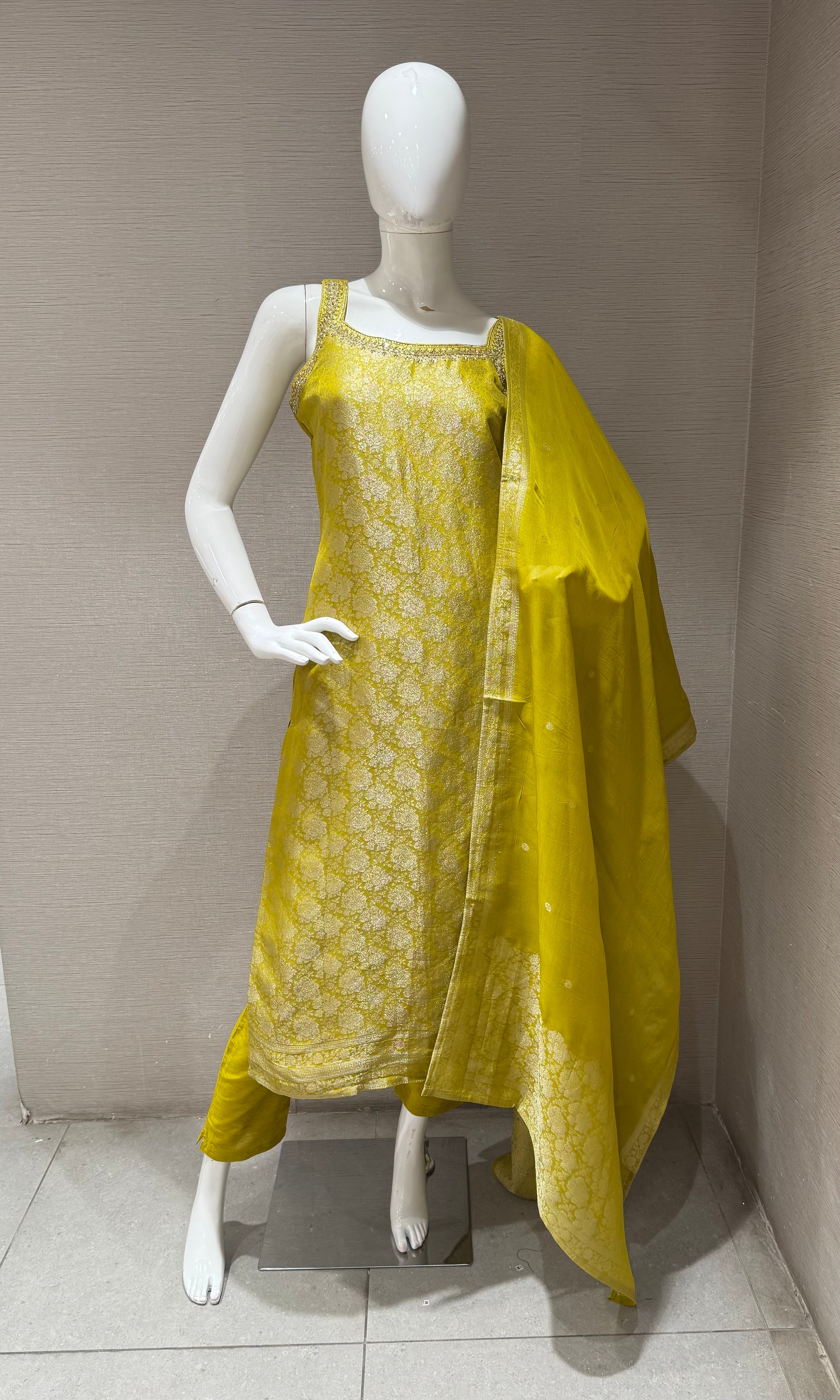 LIRIL BANARASI SILK KURTA SET WITH DUPATTA