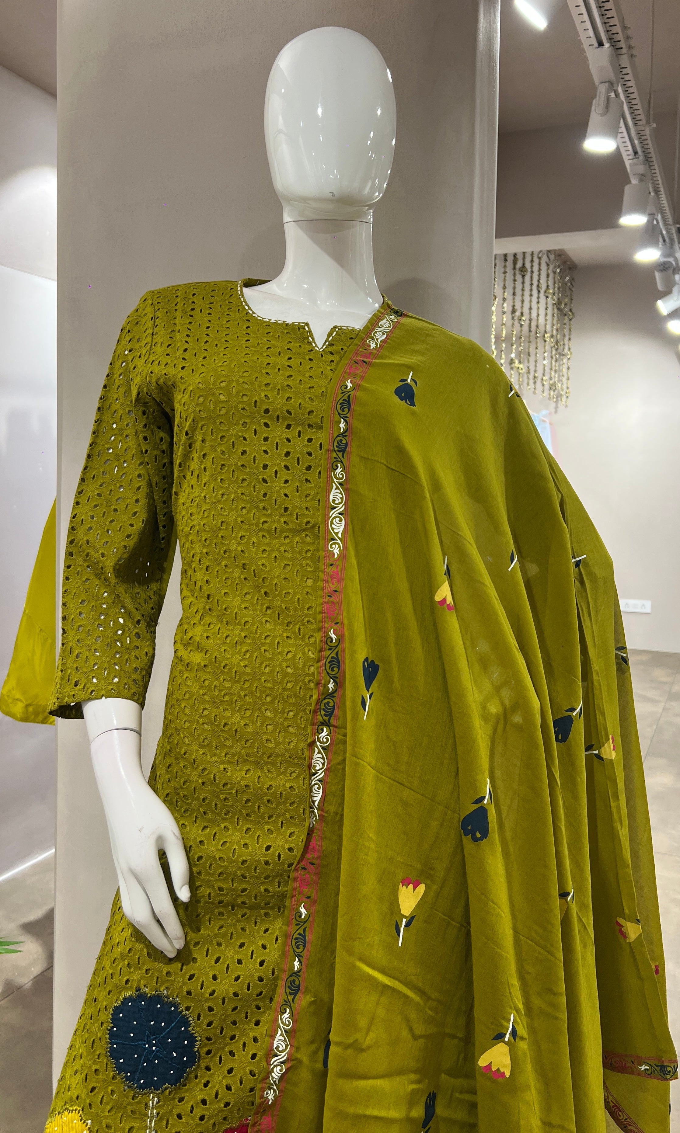 GREEN FLORALEMBROIDERED KURTA SET
