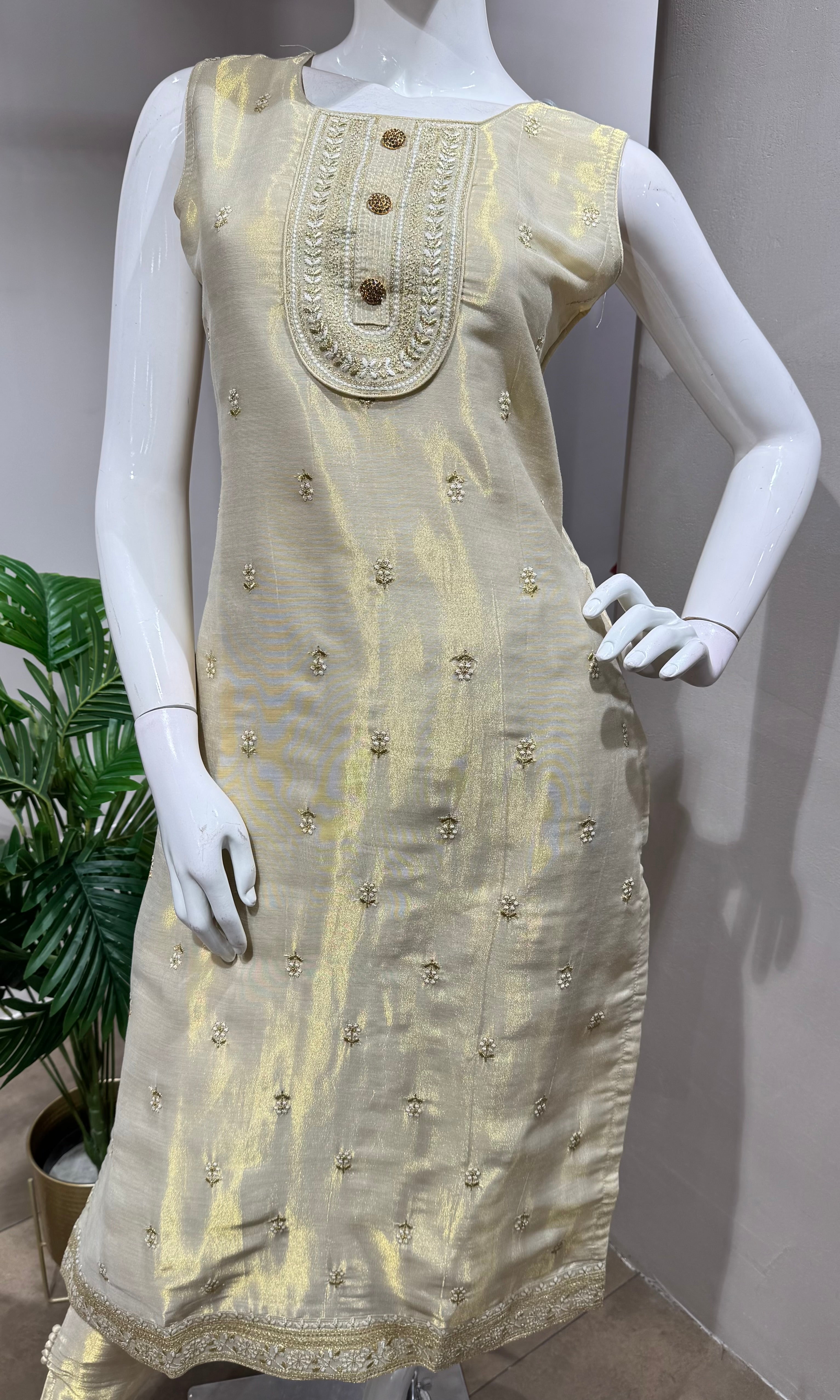CREAM EMBROIDERD Kurta Set