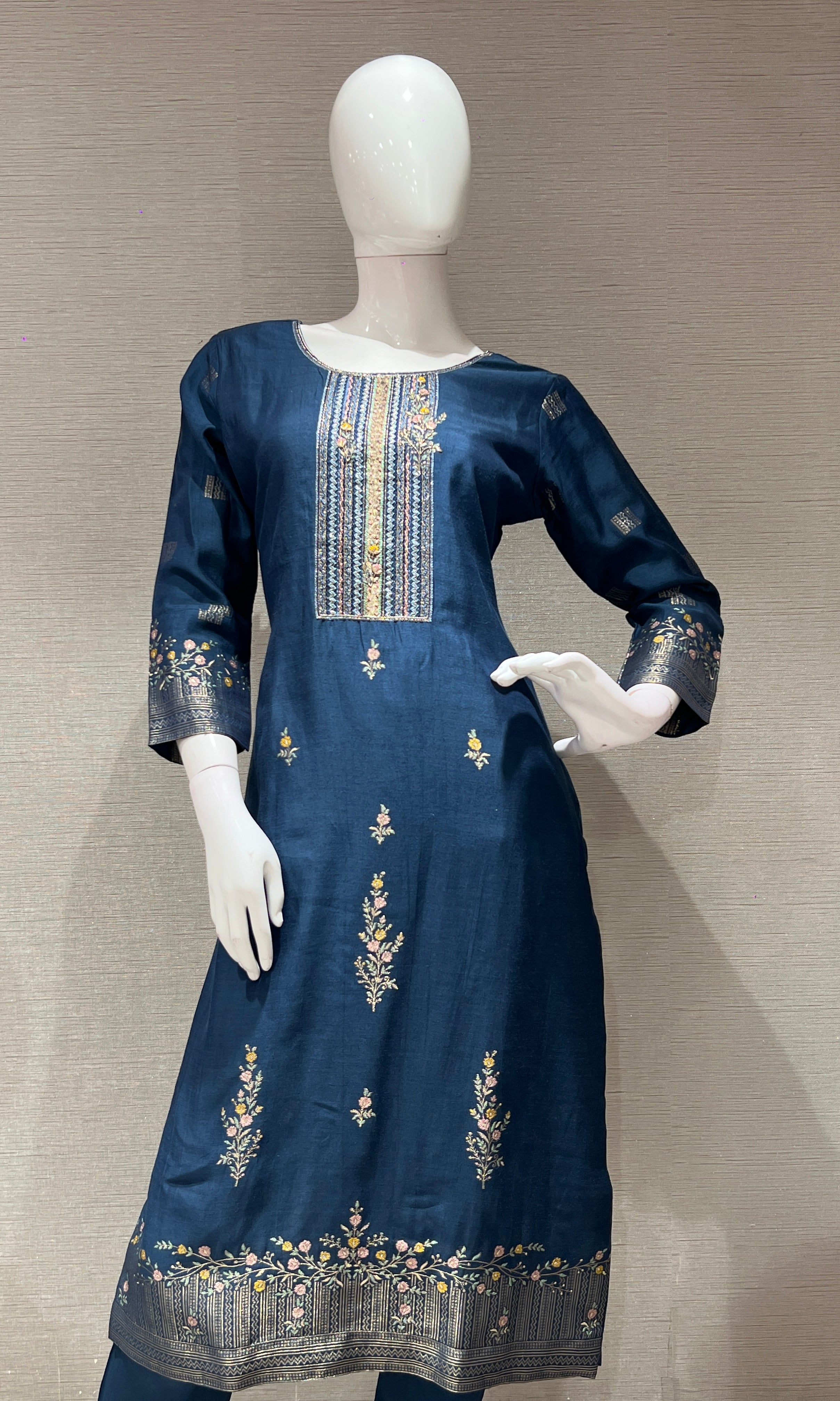 NAVY BLUE EMBROIDERED KURTA SET