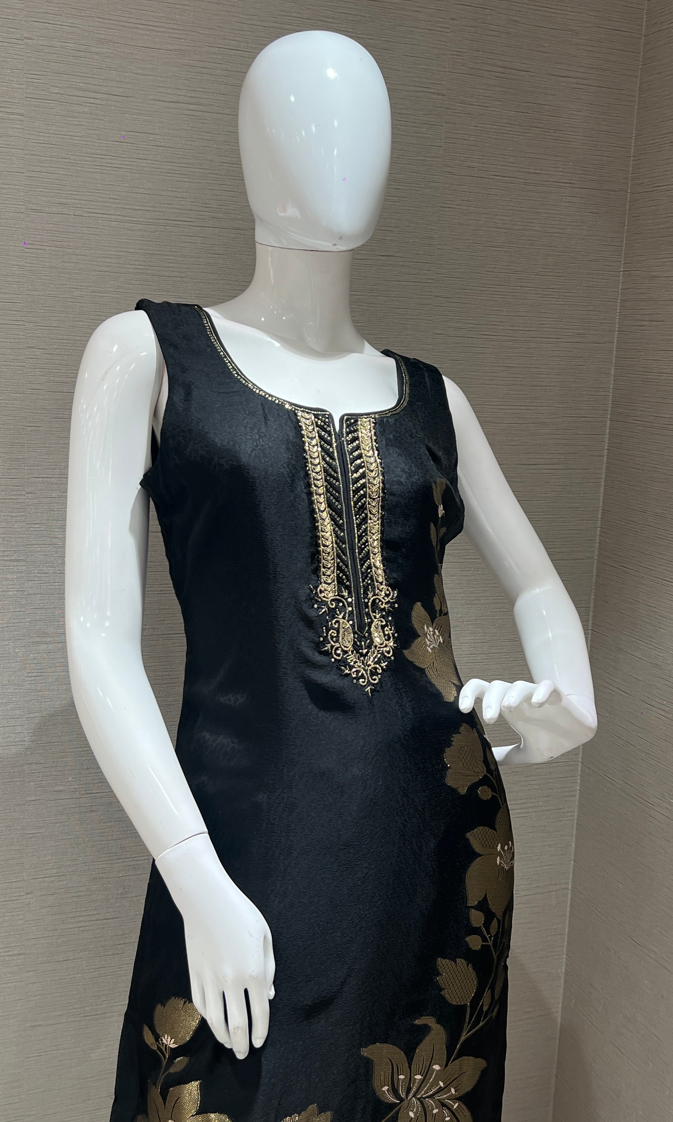 Black floral embroidered kurta set