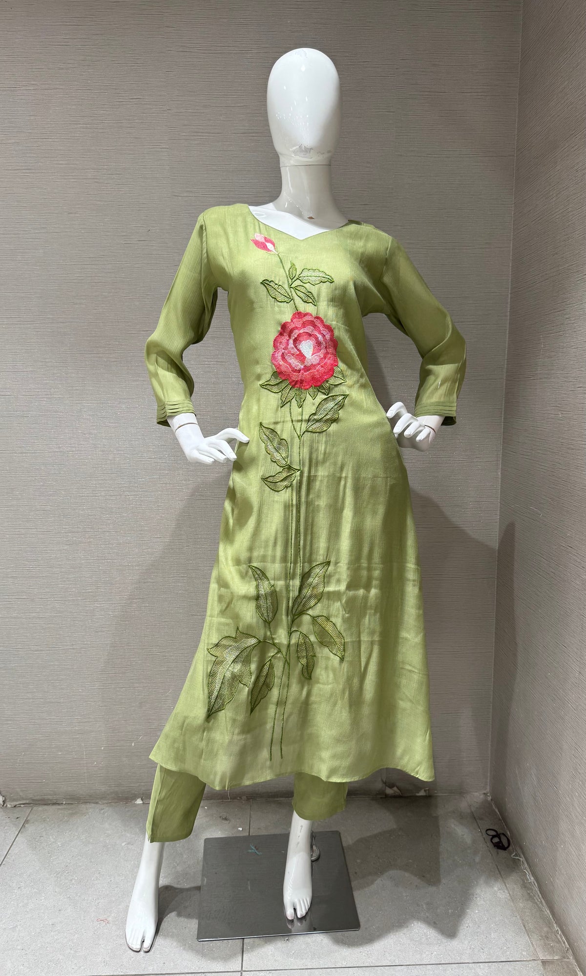 Green cotton Rose floral embroidery kurta set with dupatta