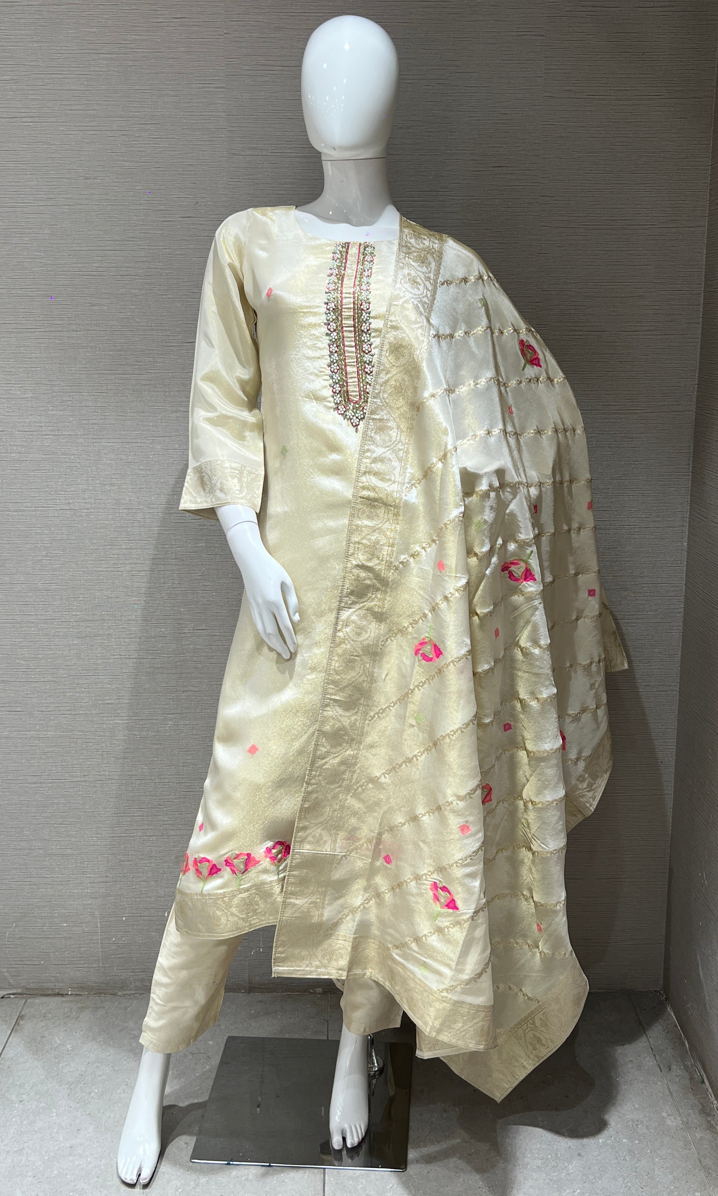 Elegant Cream Kurta Set with Floral Touches