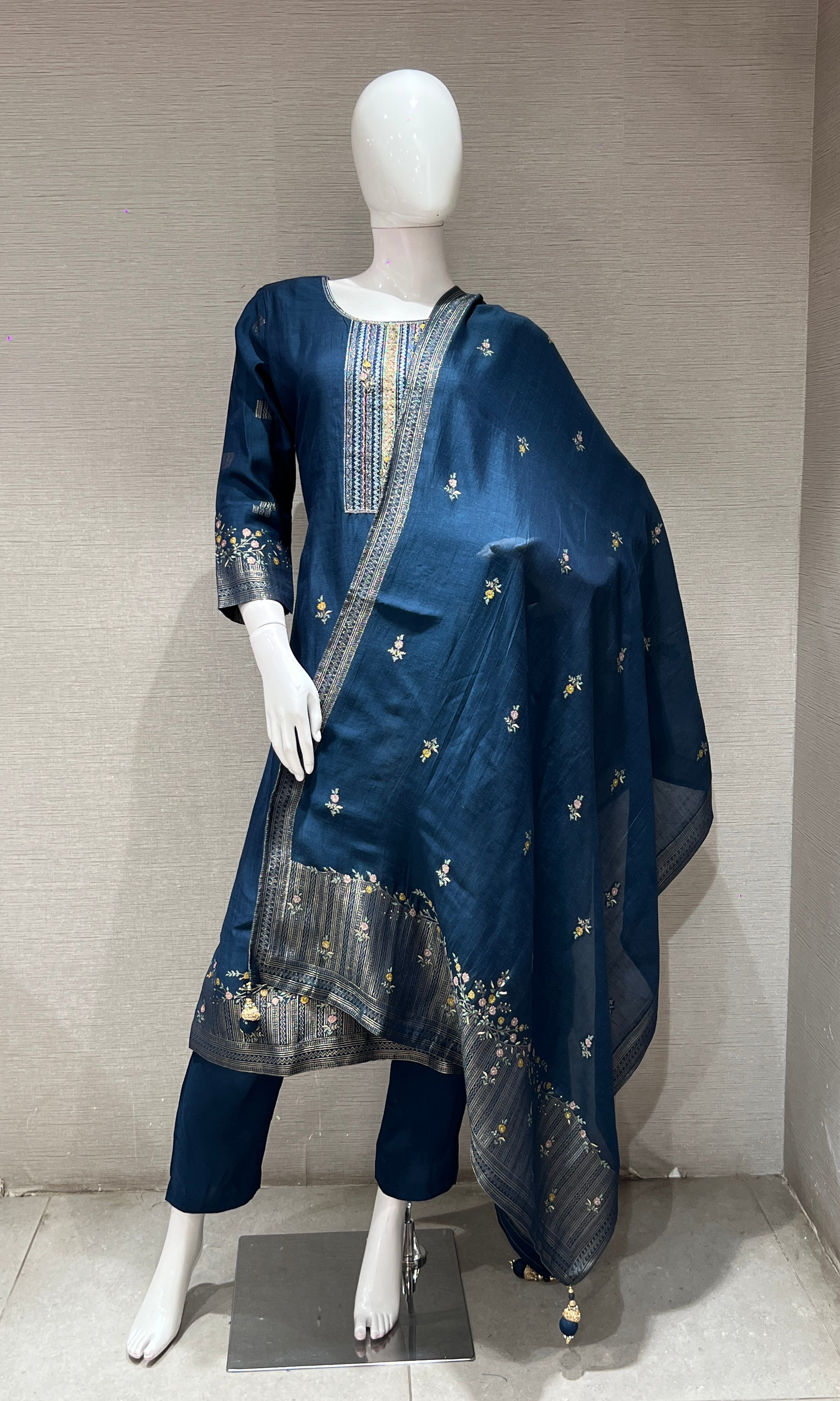 NAVY BLUE EMBROIDERED KURTA SET