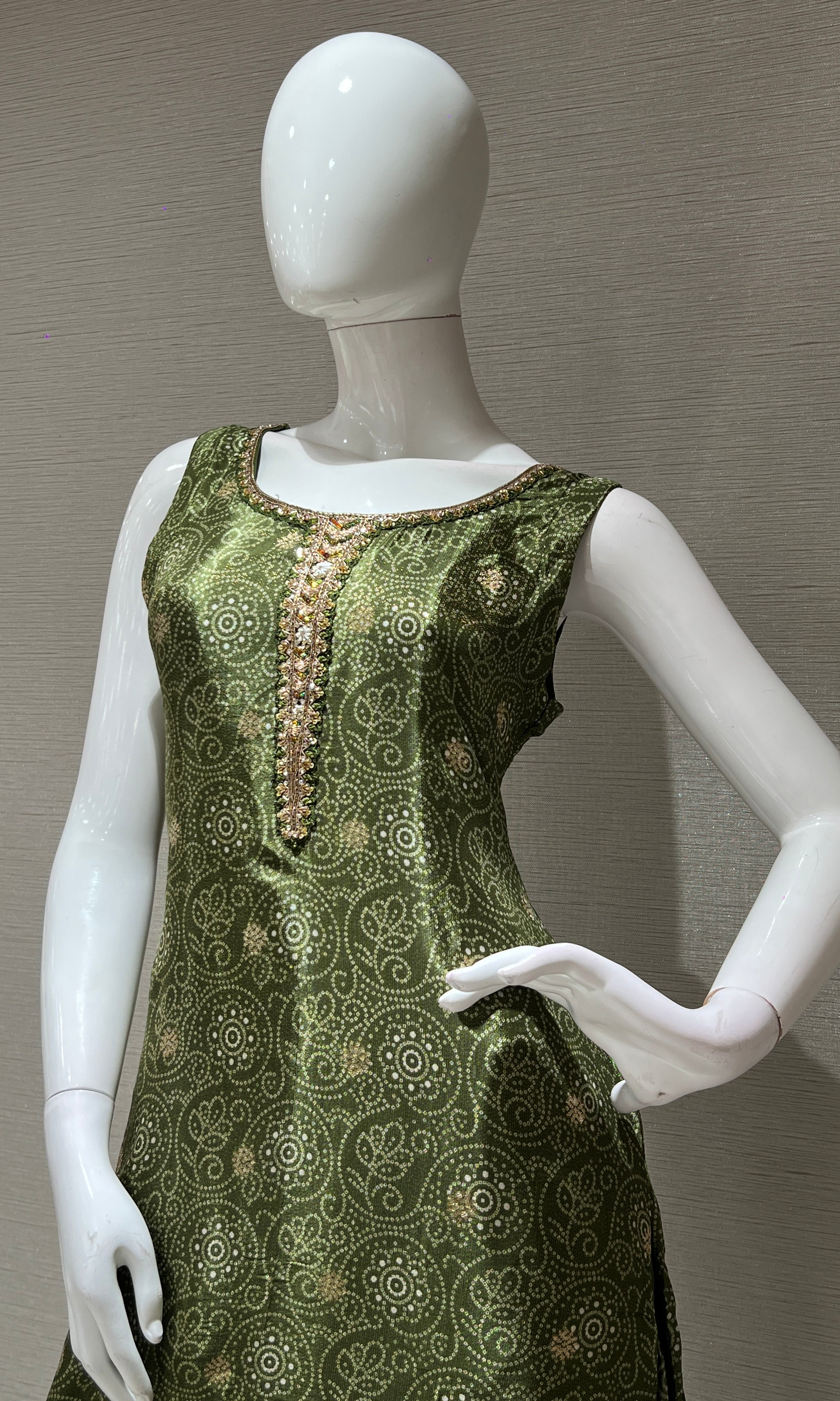 Elegant Green kurta set with Gold Border