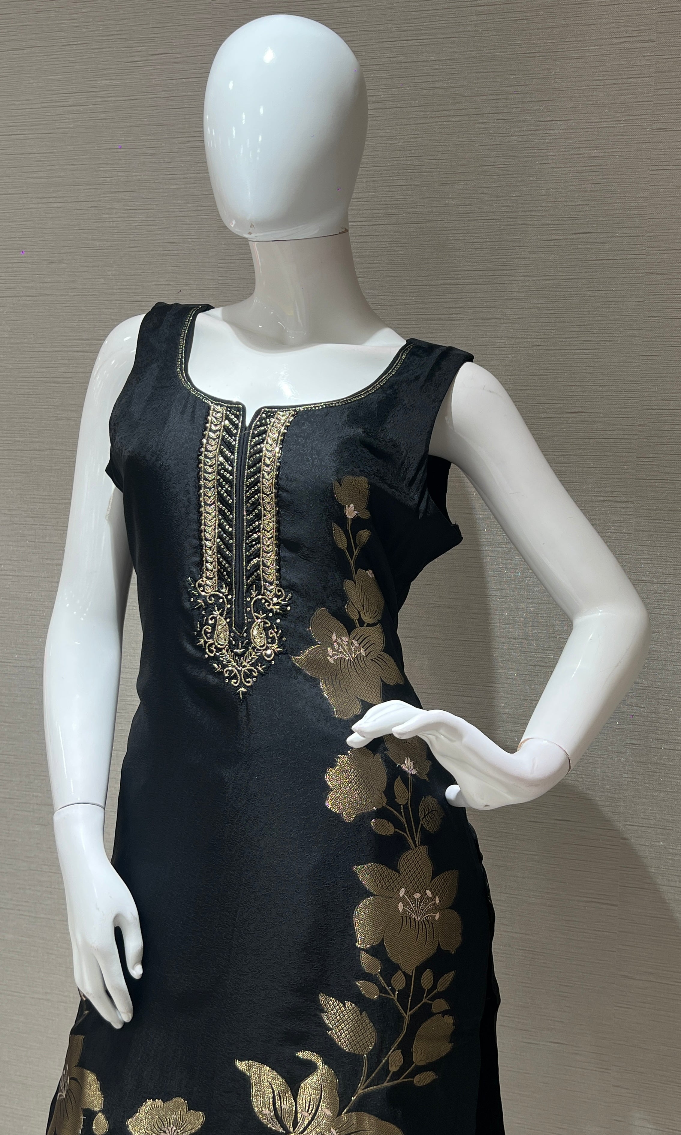 Black floral embroidered kurta set