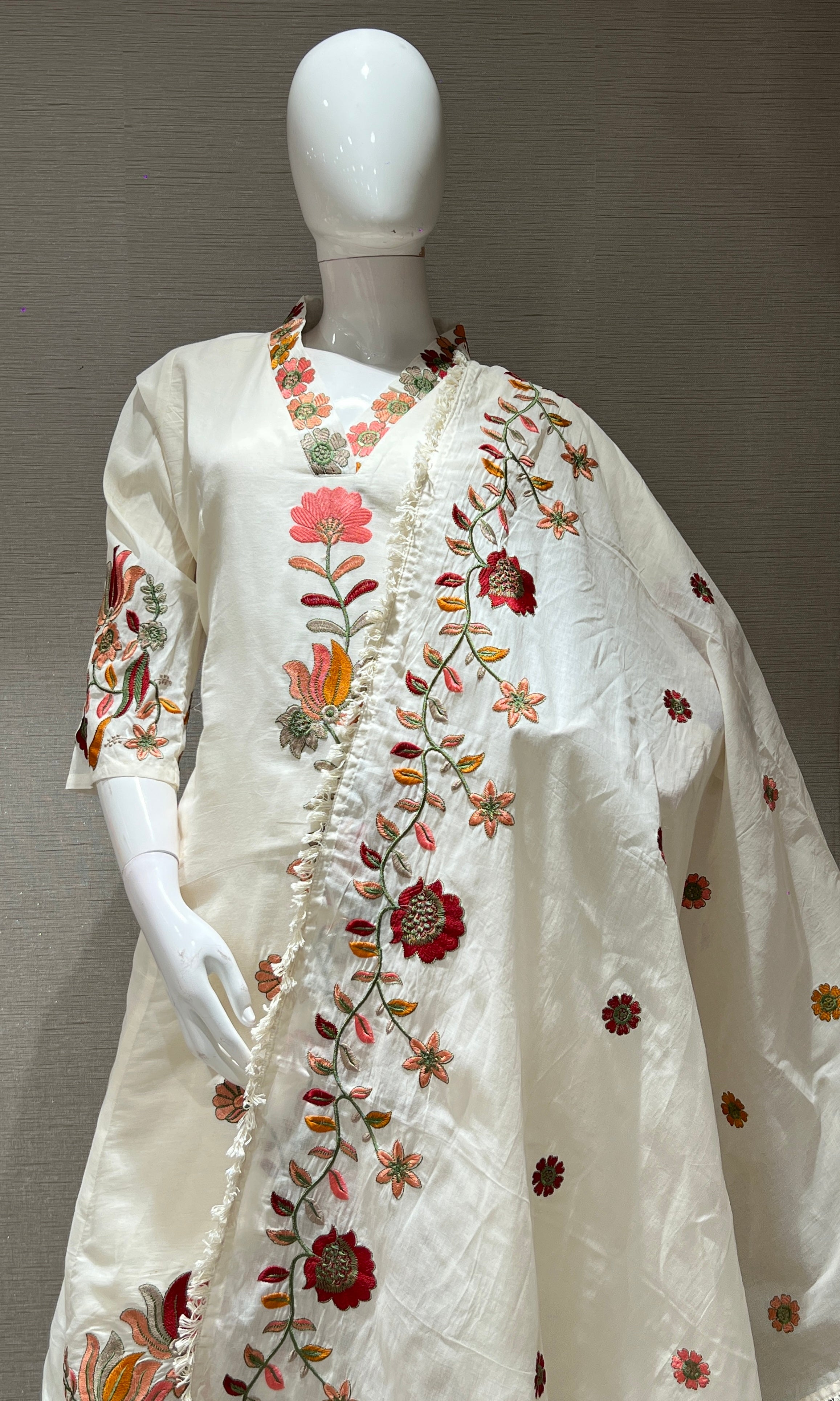 Cream floral embroidery kurta set