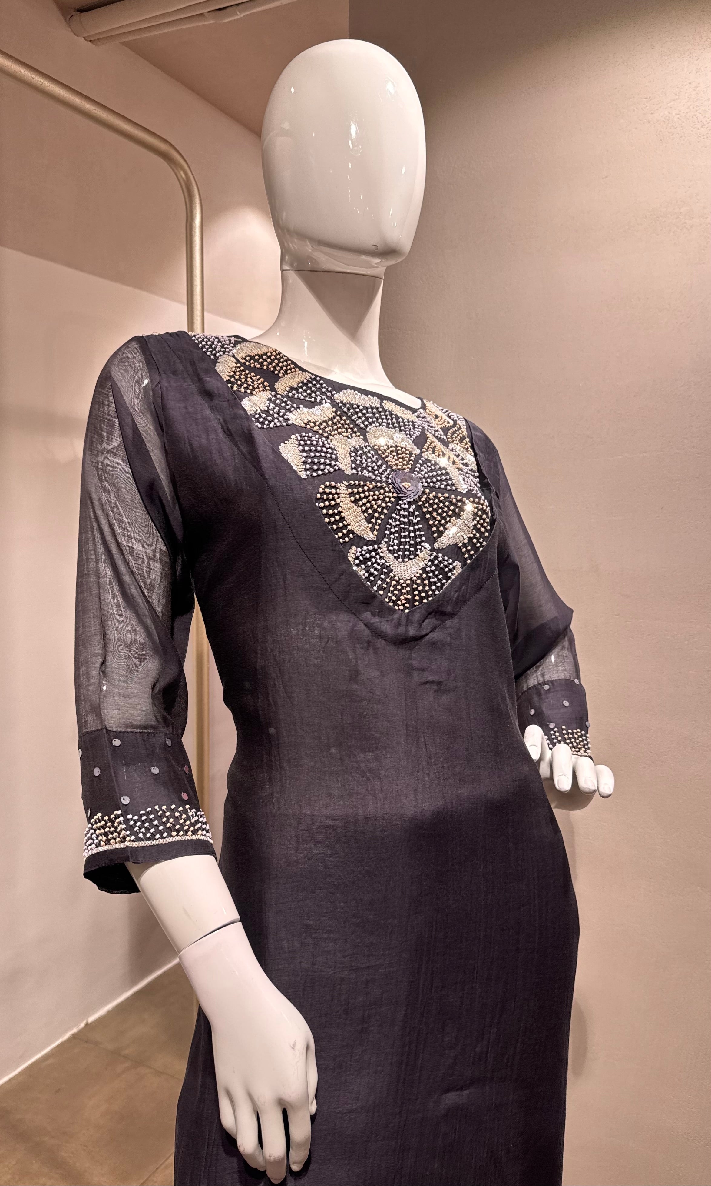 BLACK EMBROIDERED KURTA SET