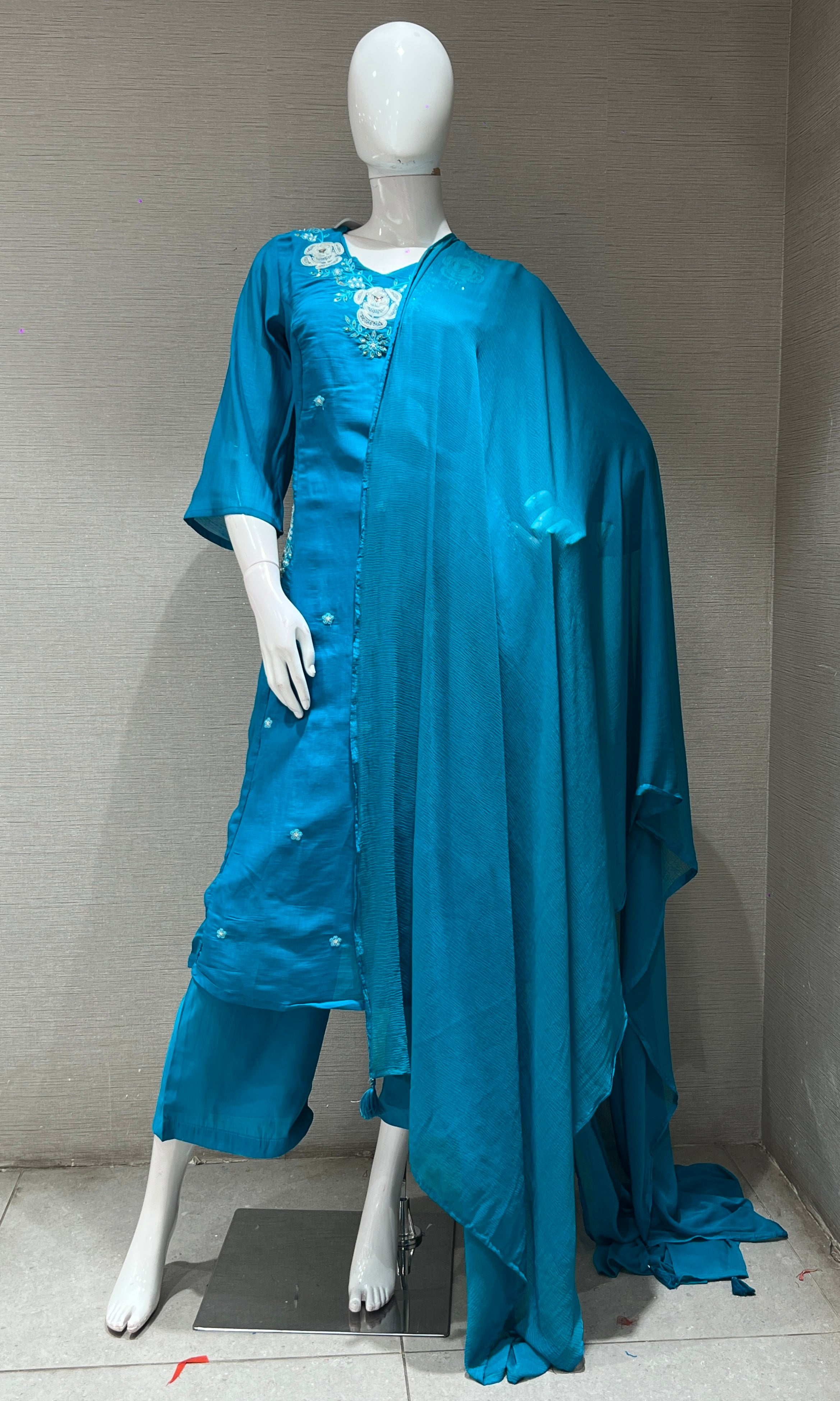 Rama blue floral neckline kurta set