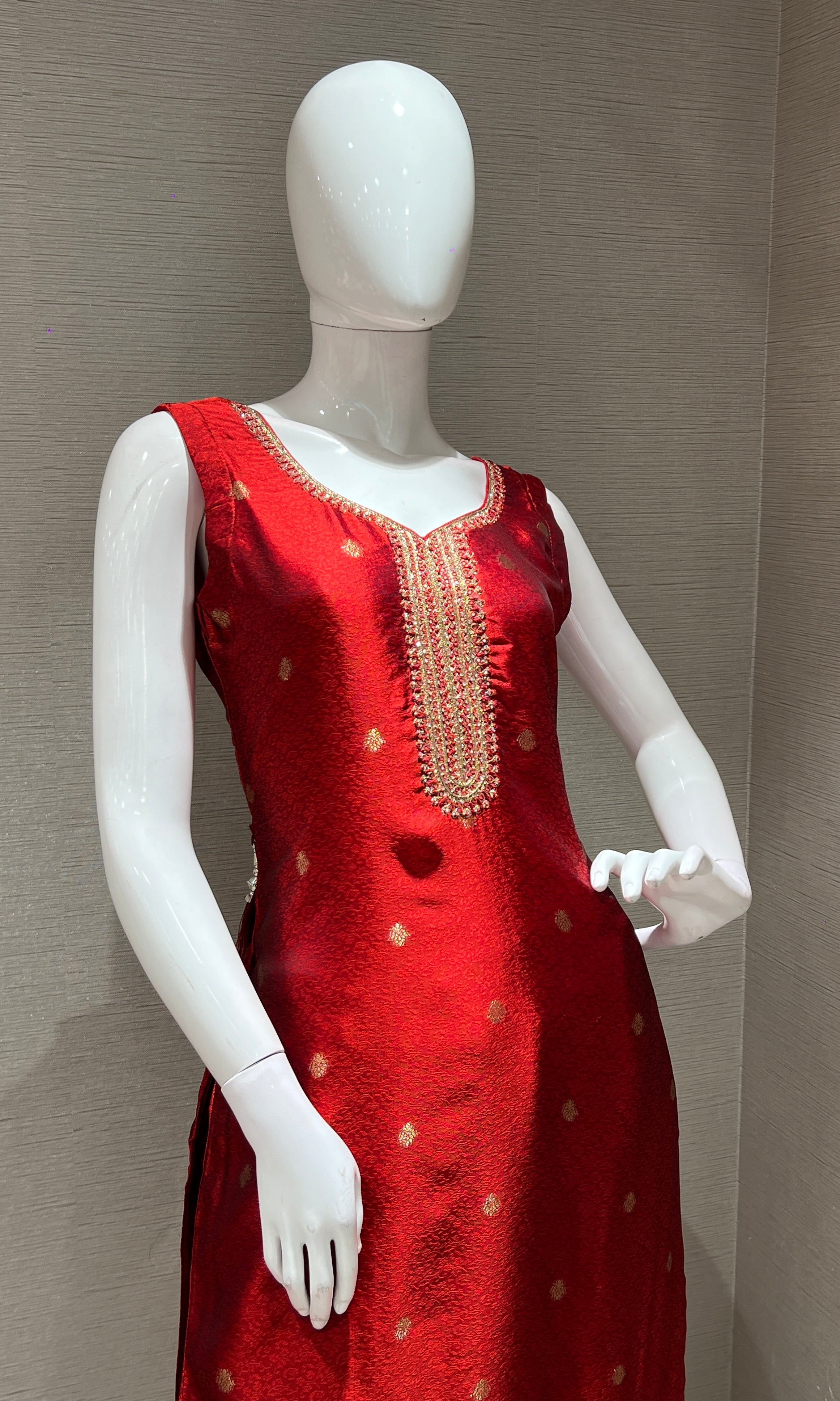 MAROON GOLDEN EMBROIDERED KURTA SET