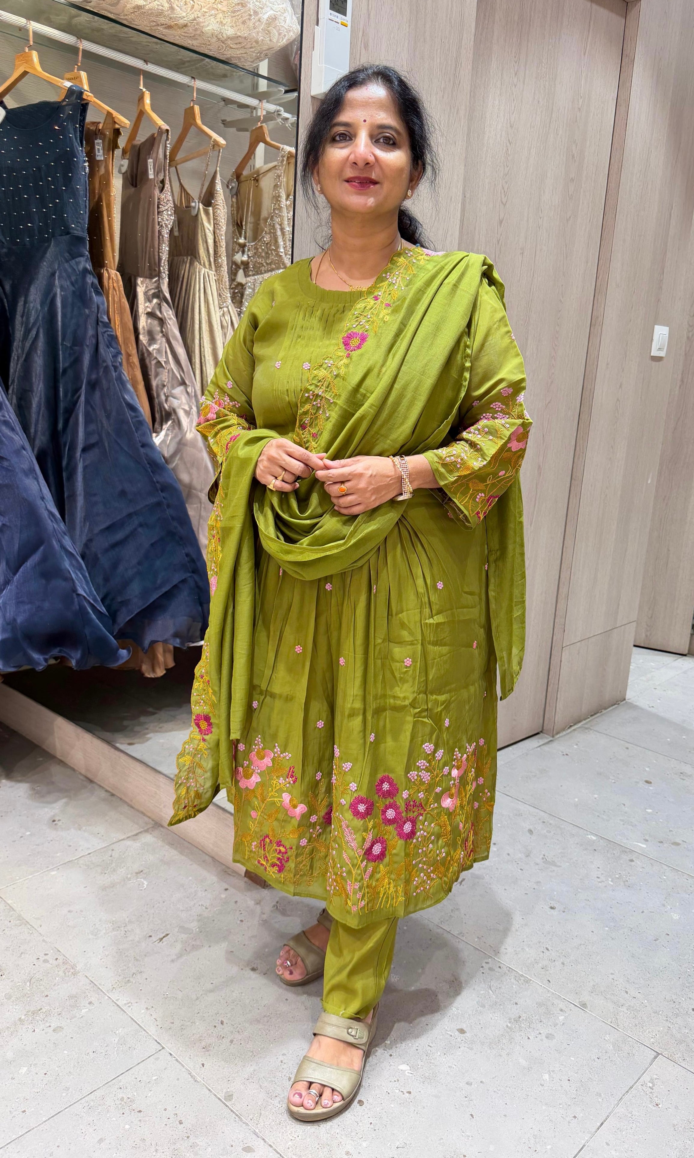 mehendi green Floral Embroidered Kurta Set
