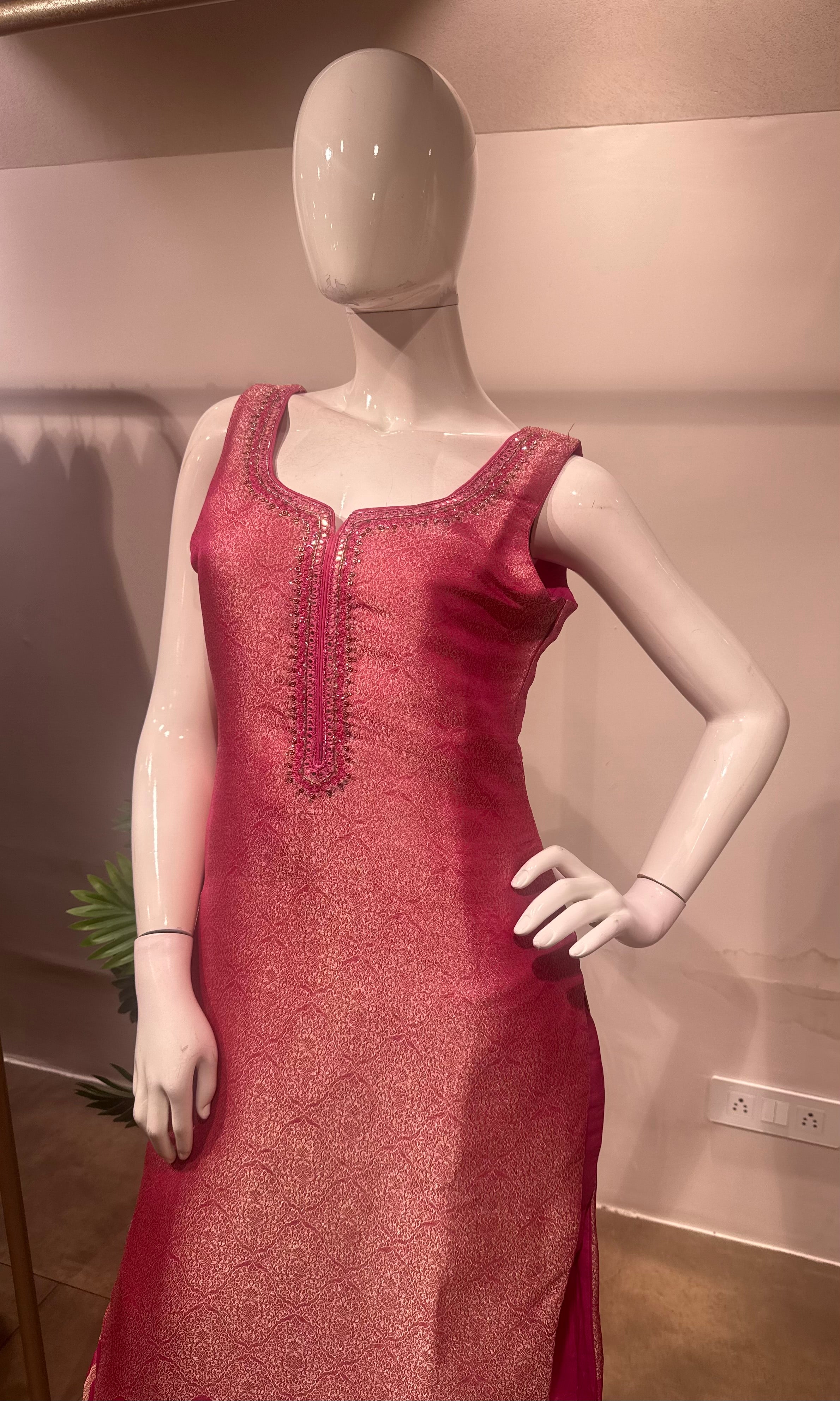 Pink Banarasi Silk kurta set with Zari Embroidery