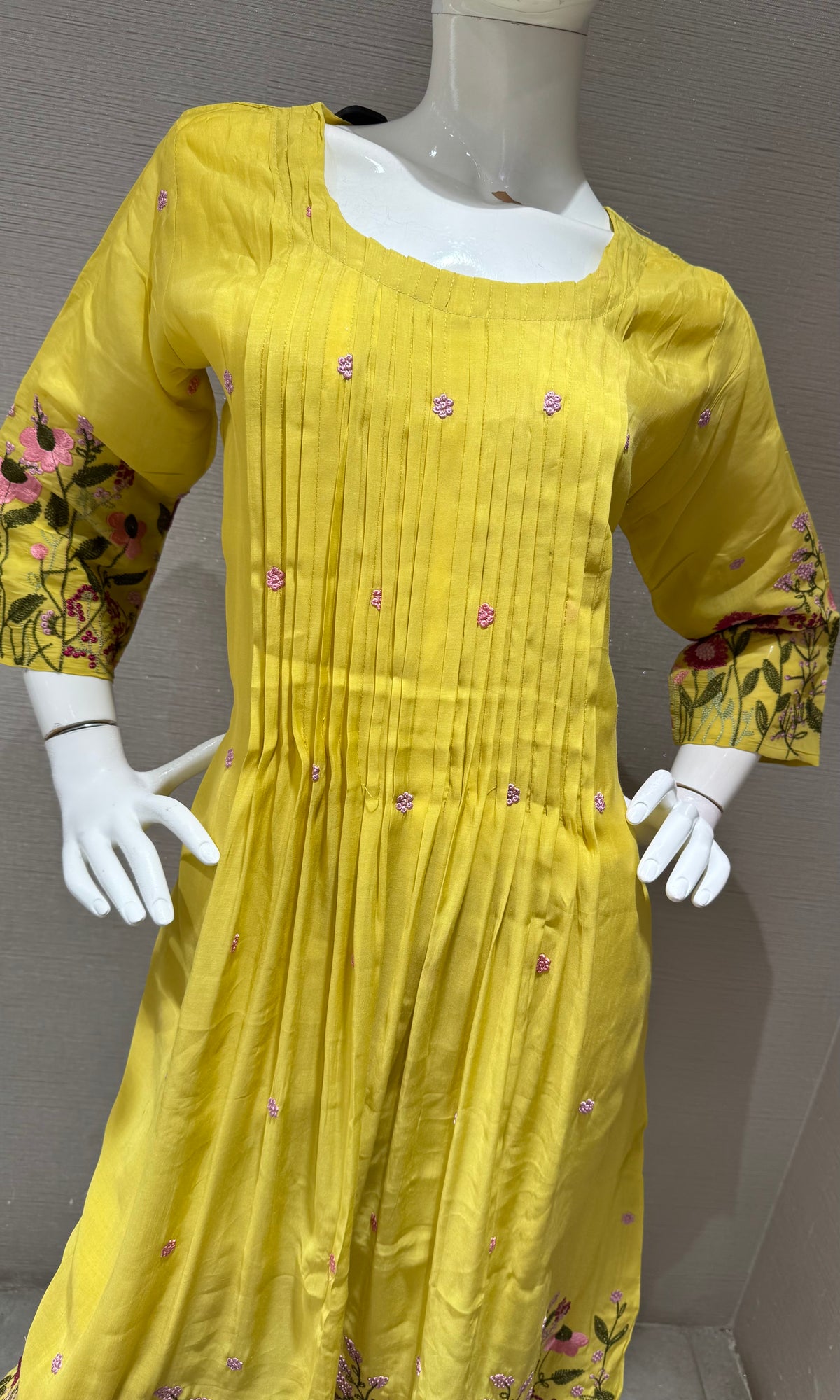YELLOW mul chanderi floral embroidery kurta set