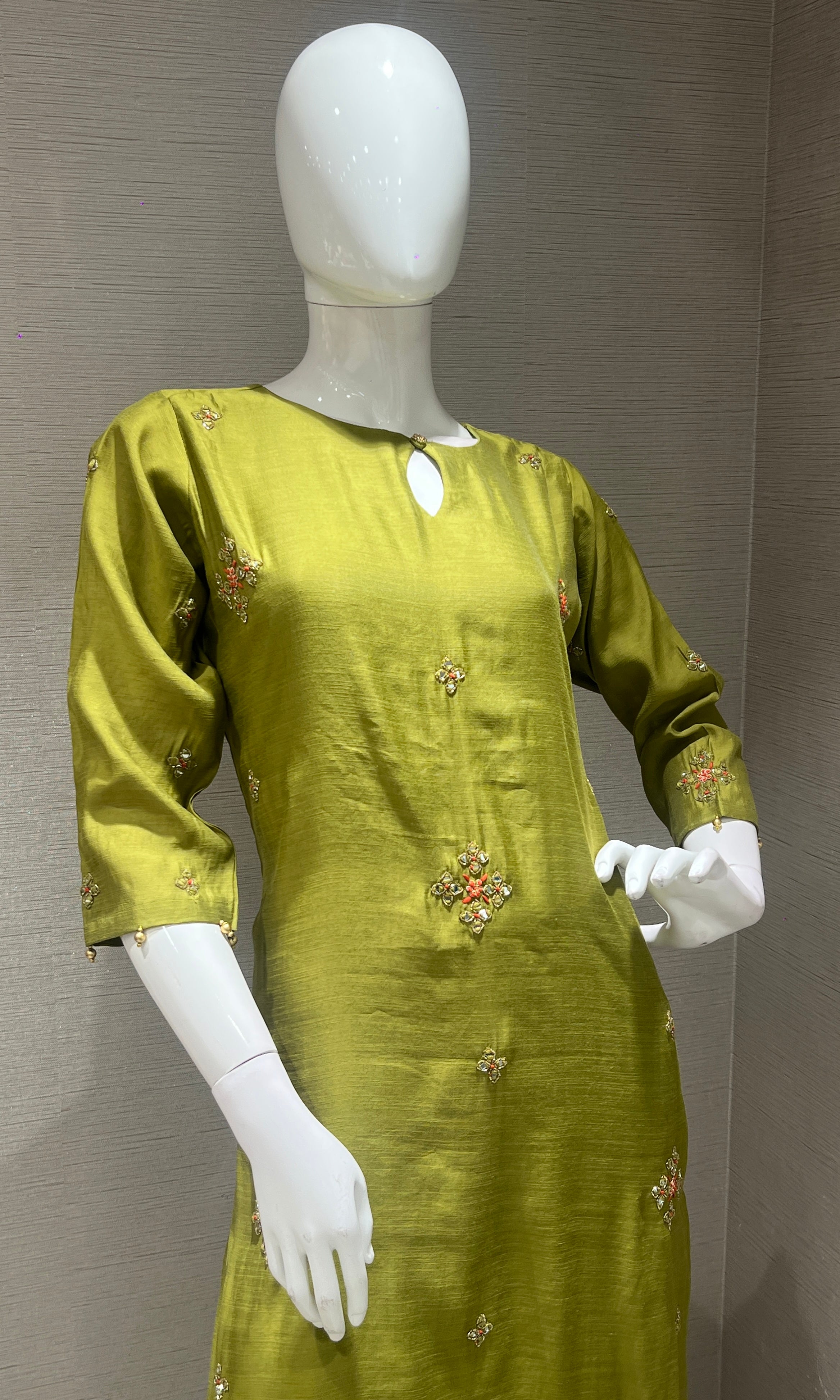 Green kurta Set With Minimal Embroidery