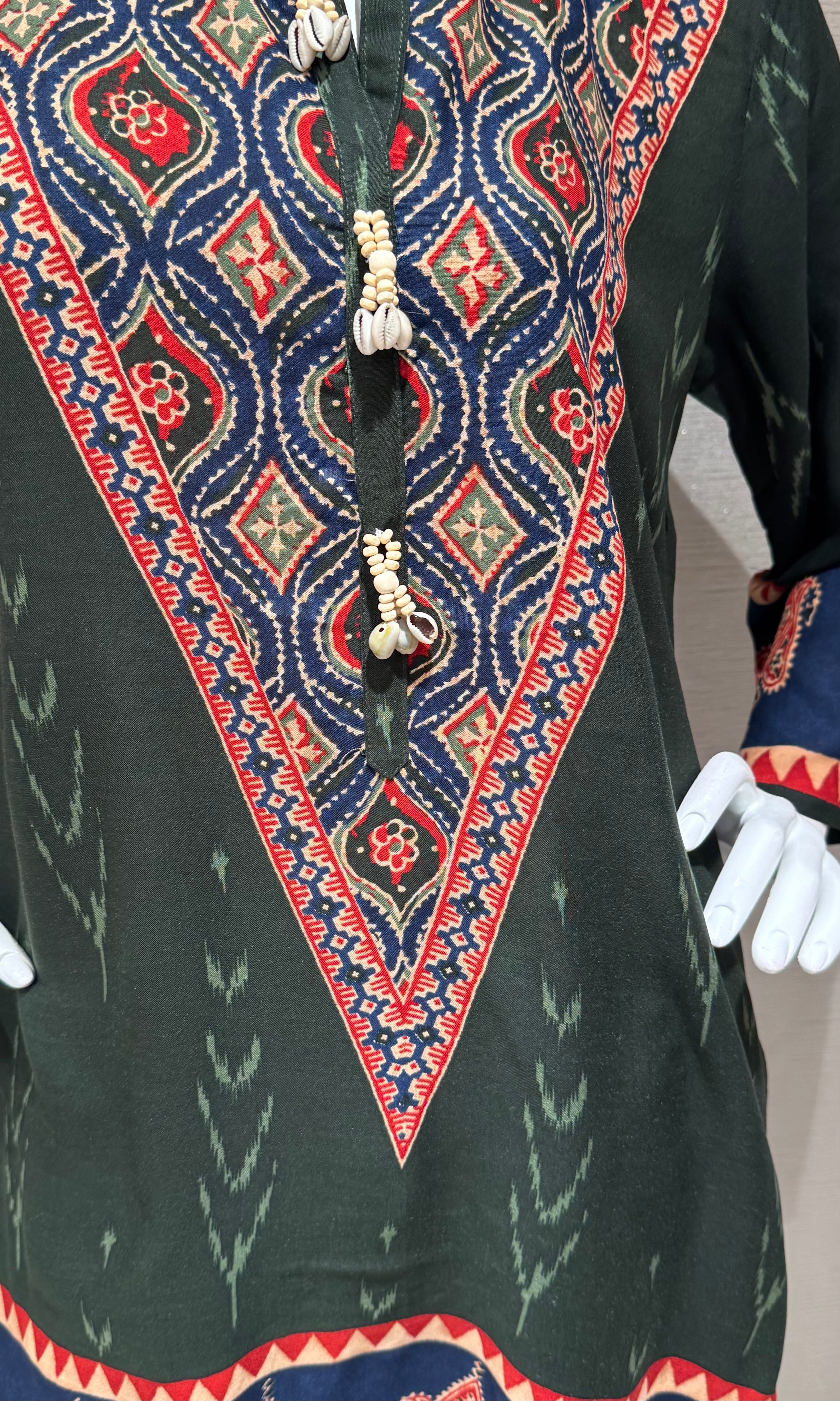 green intricate bordered cord set