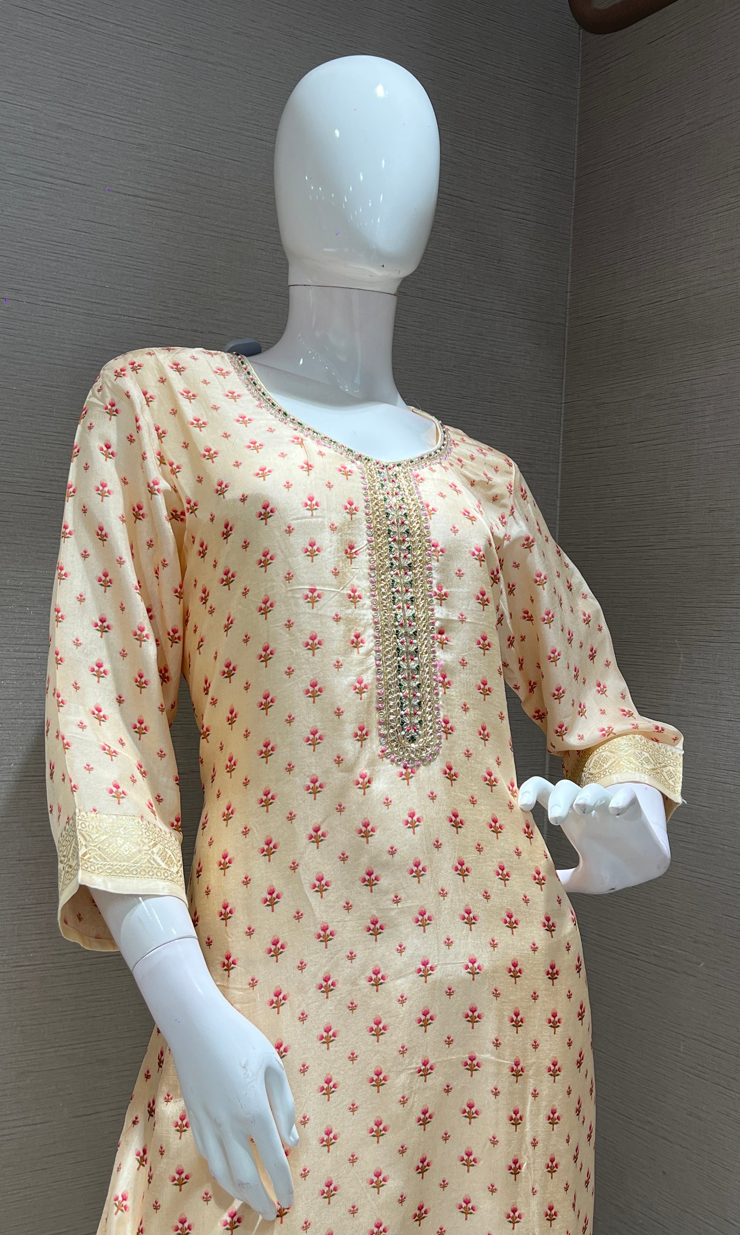 IVORY EMBROIDERED KURTA SET WITH FLORAL DUPATTA