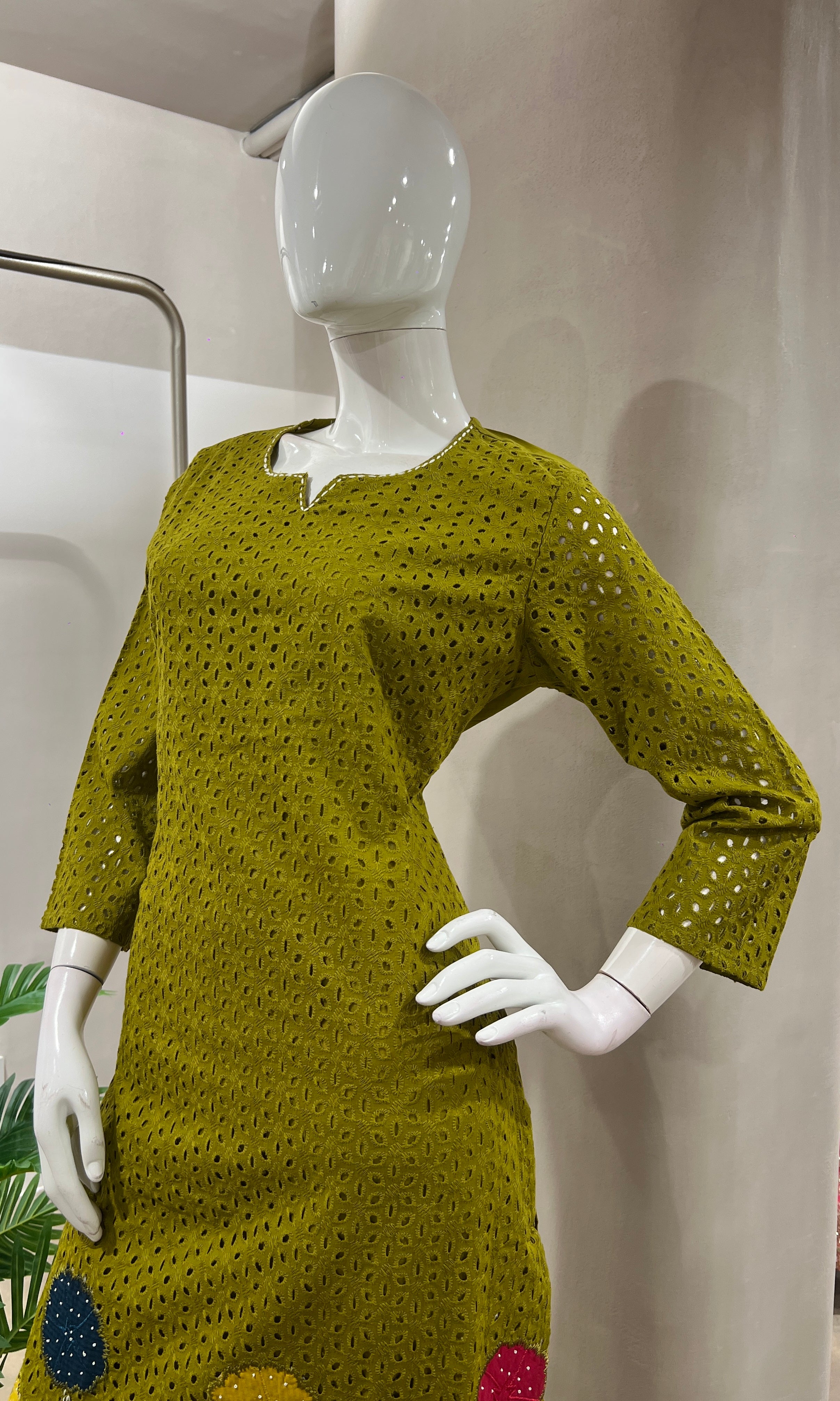 GREEN FLORAL EMBROIDERED KURTA SET