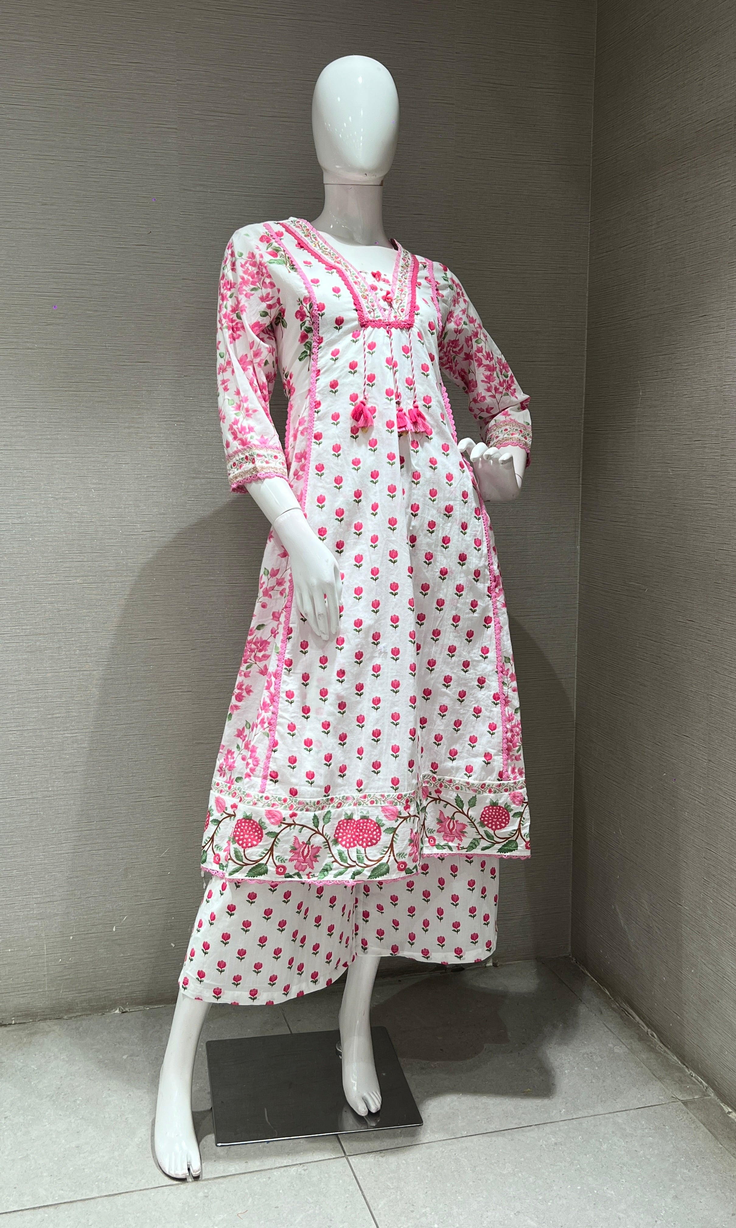 White ROSE FLORAL KURTA SET WITH PALAZZO PANTS
