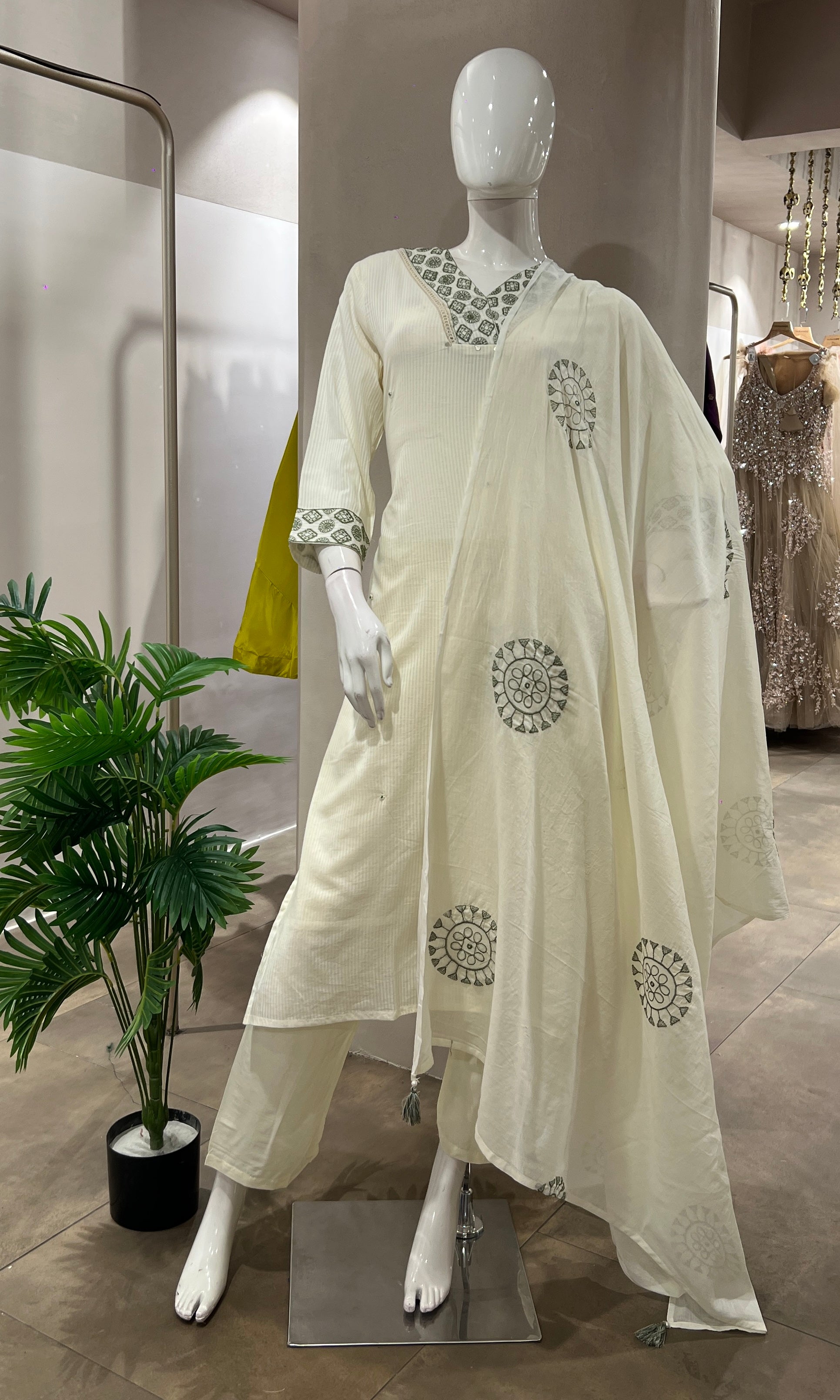 GREEN FLORAL MOTIF KURTA SET