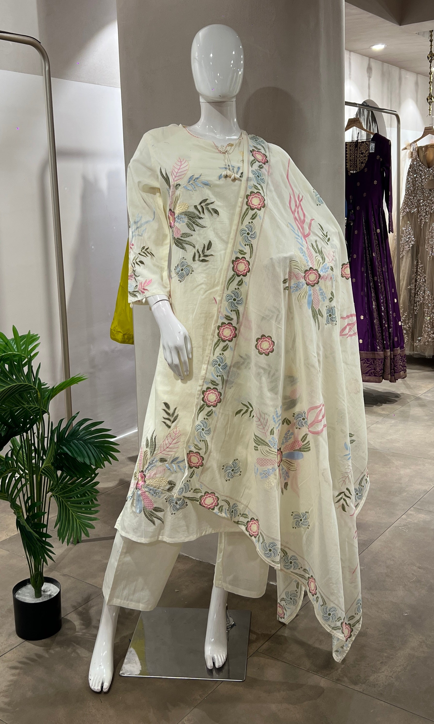 CREAM FLORAL MOTIF KURTA SET