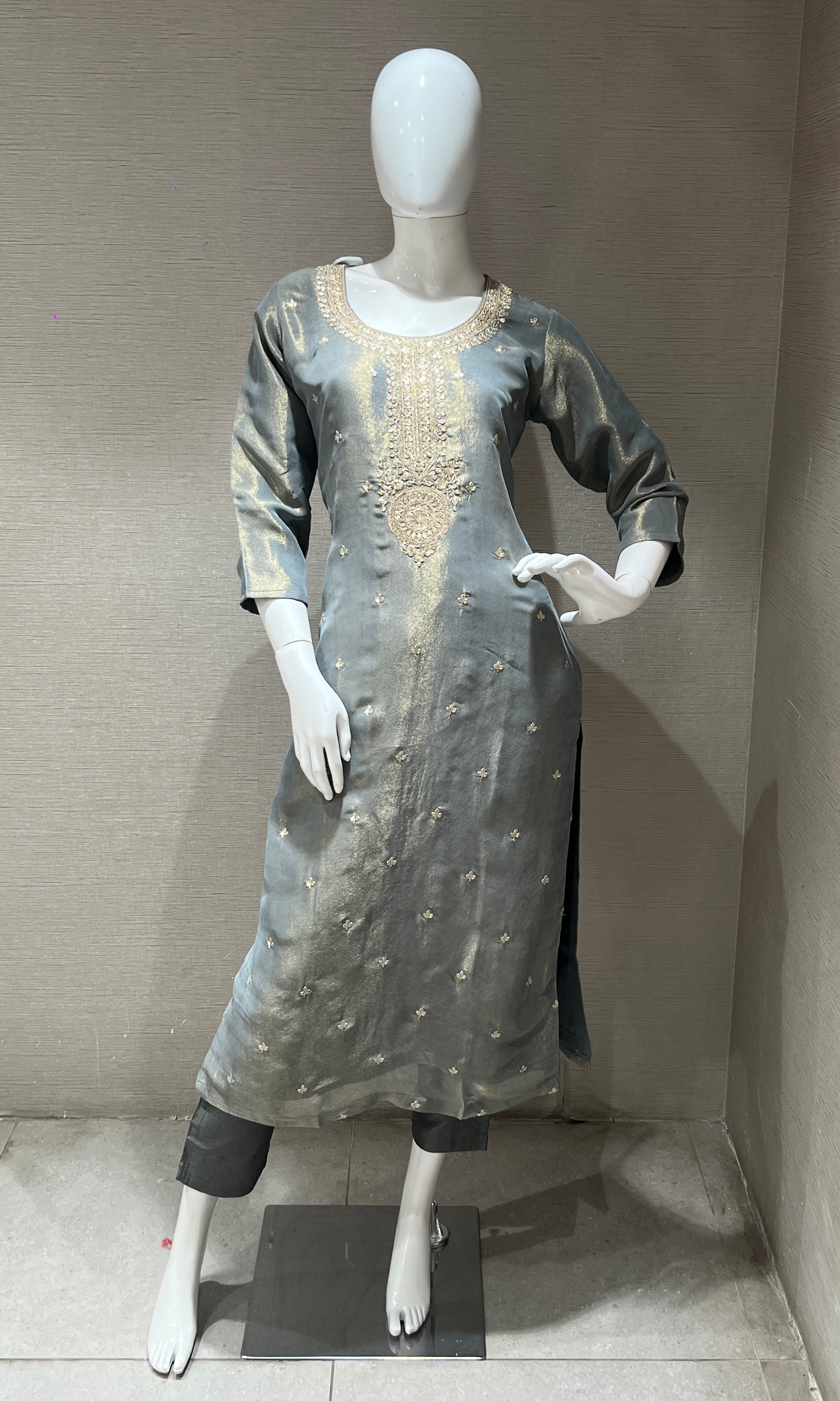 Grey shimmer slik kurta set