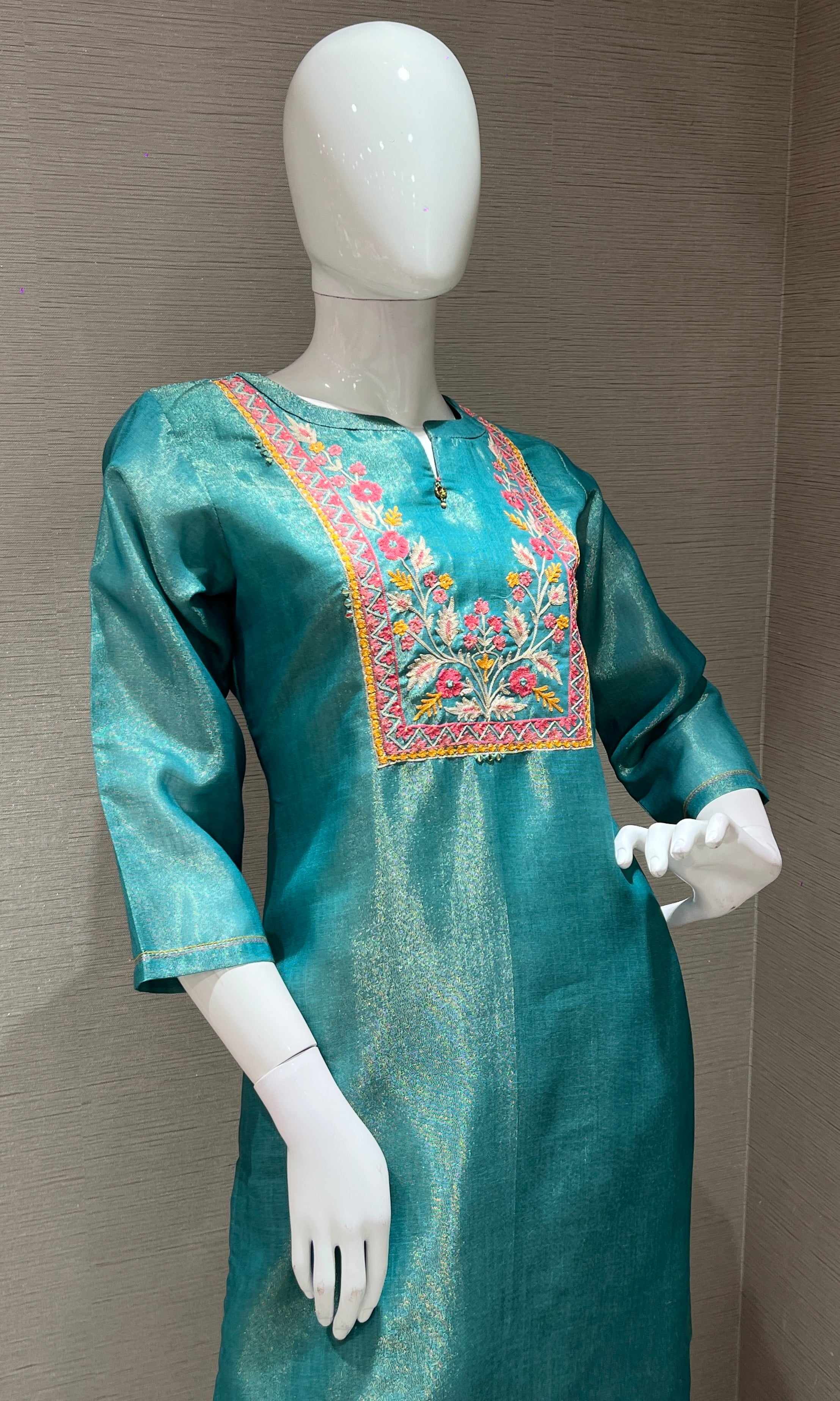 Green EMBROIDERED kurta set WITH PRINT DUPATTA