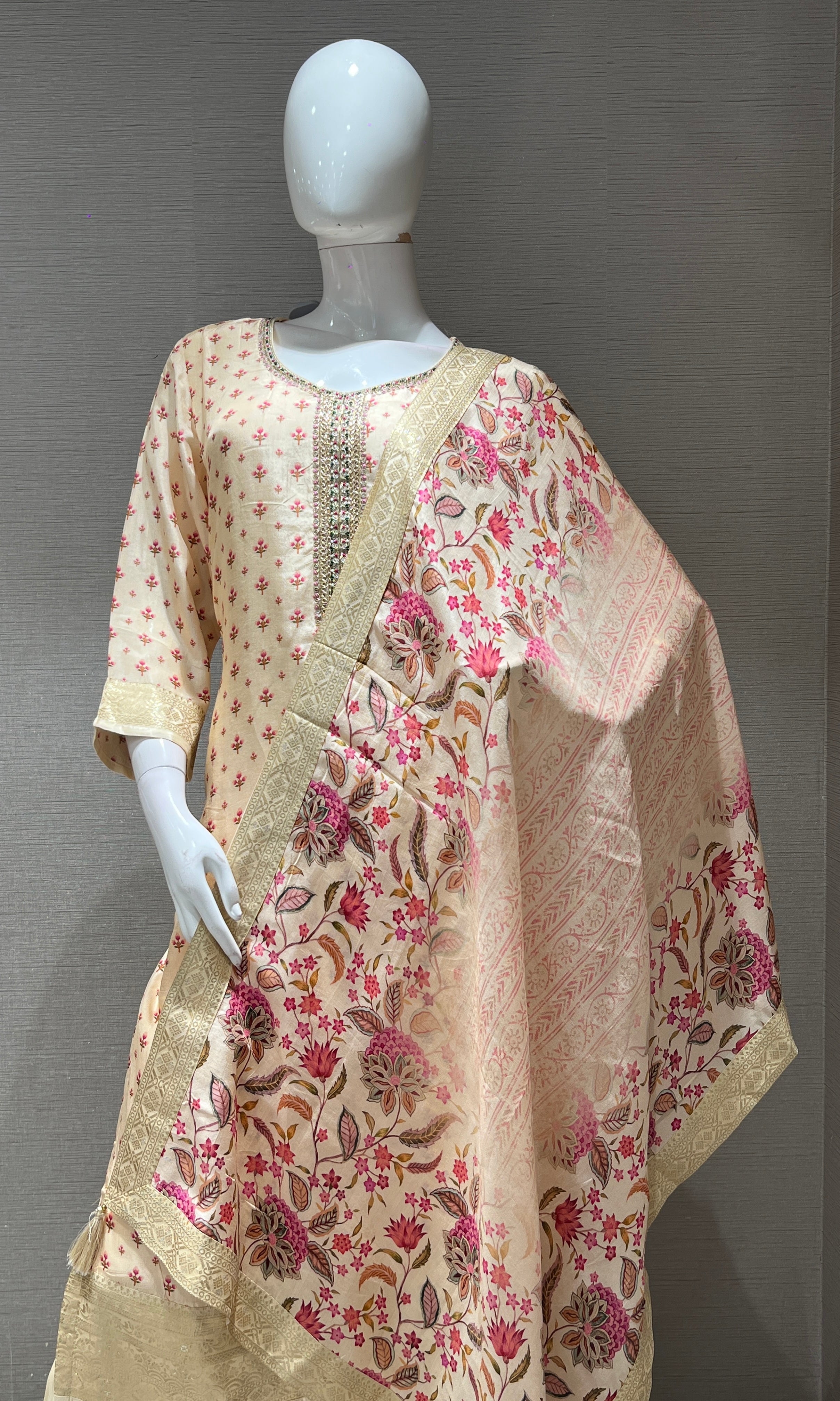 IVORY EMBROIDERED KURTA SET WITH FLORAL DUPATTA