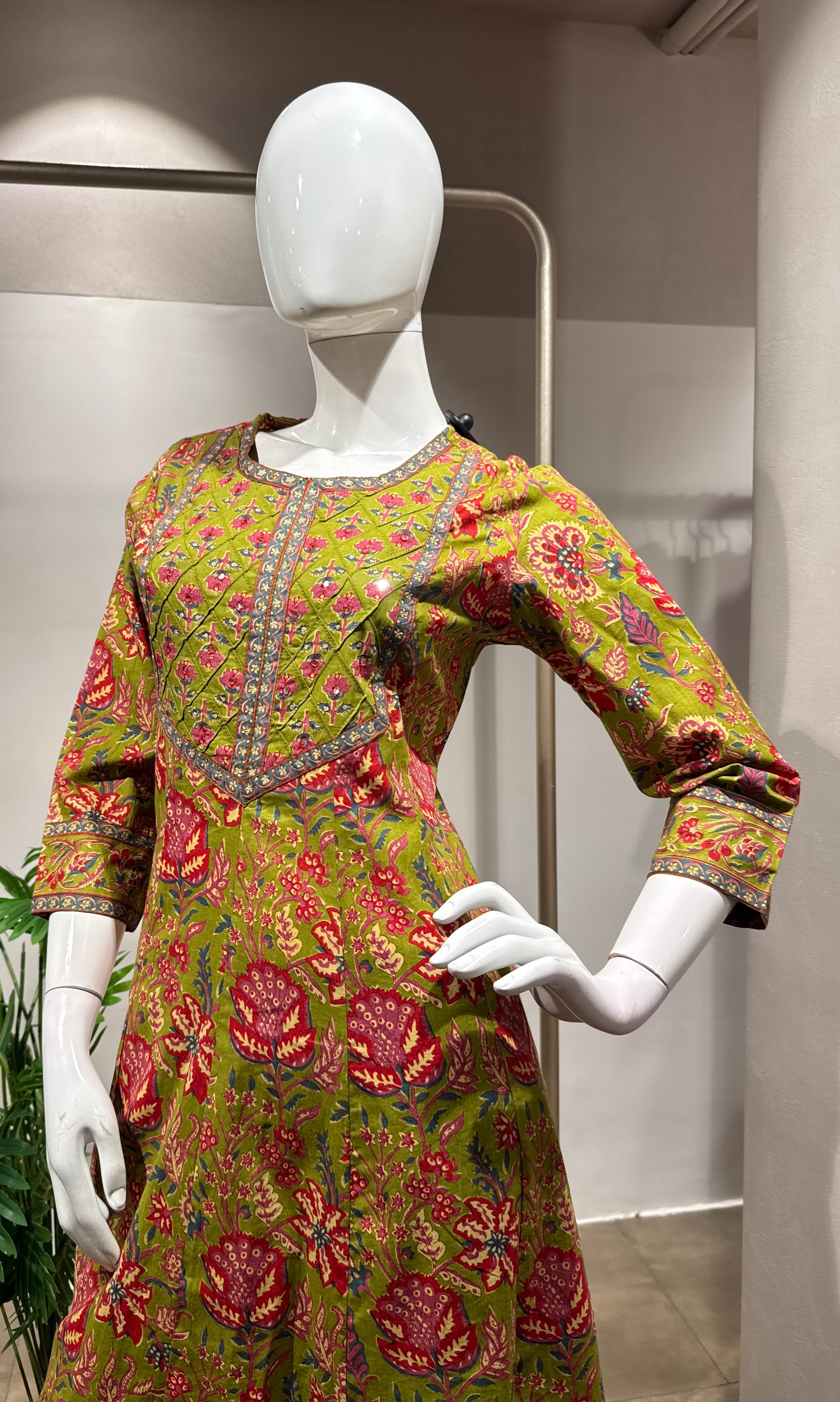 GREEN ROSE EMBROIDERED KURTA SET