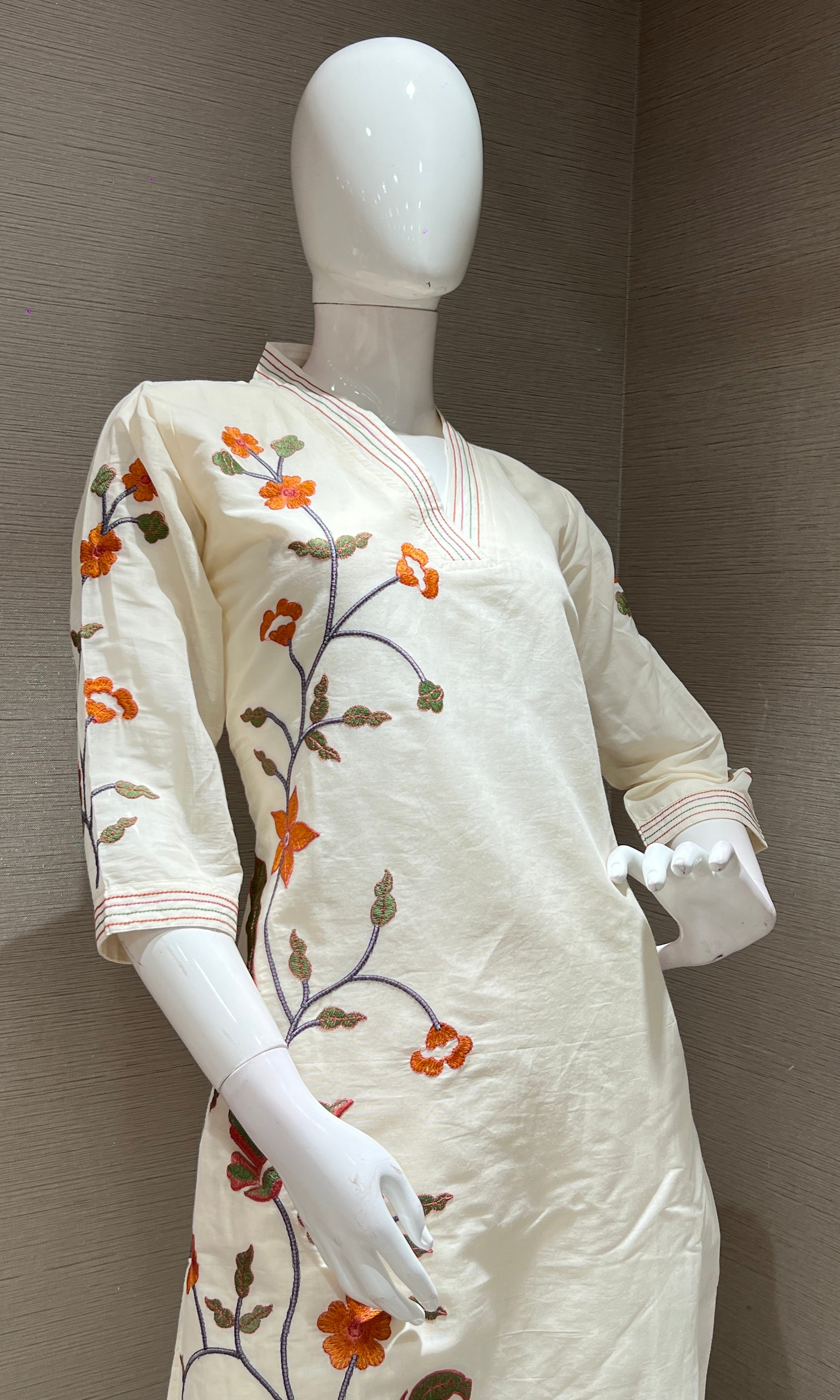 Cream floral and leaf embroidery kurta set