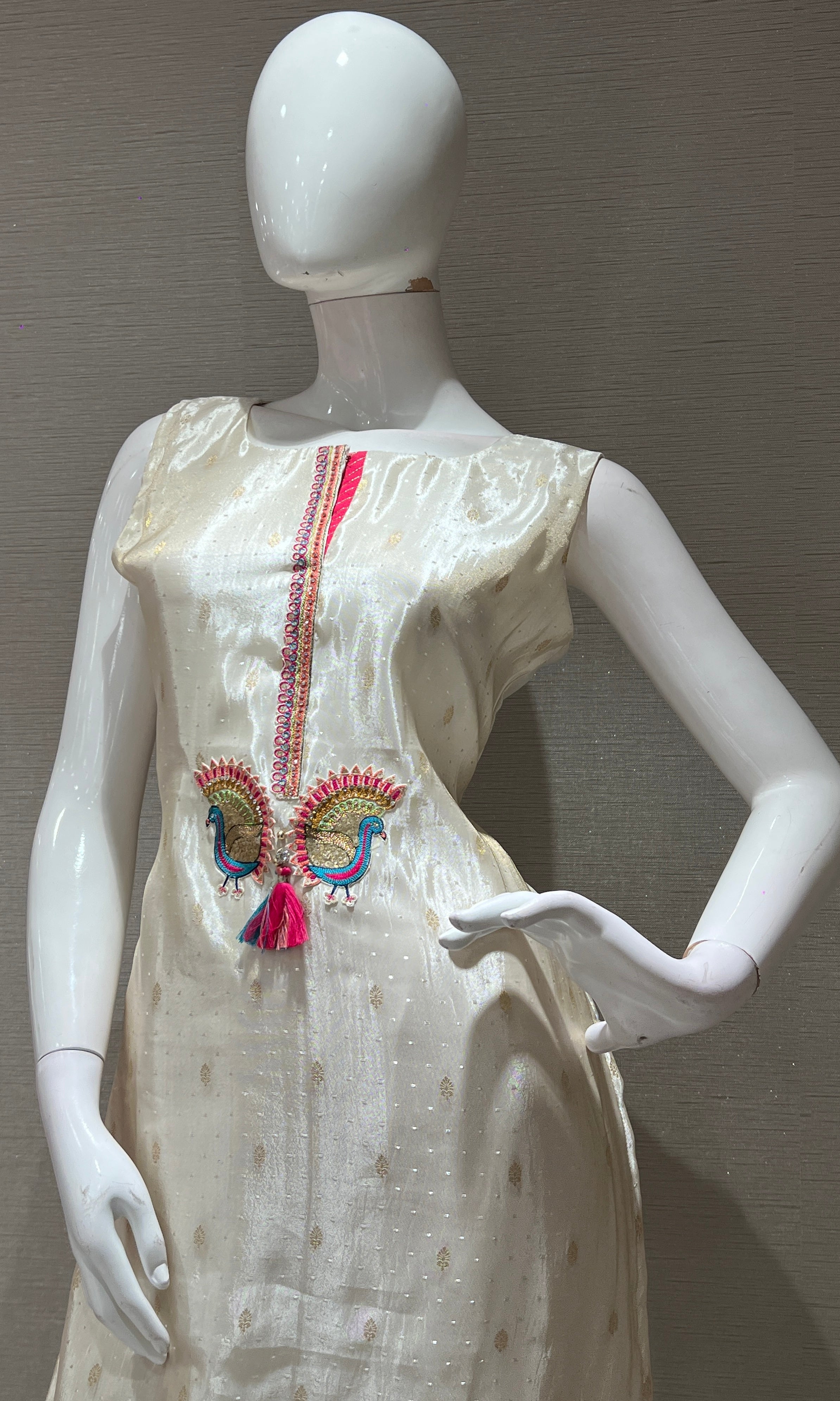 White kurta set WITH MULTICOLOUR DUPATTA