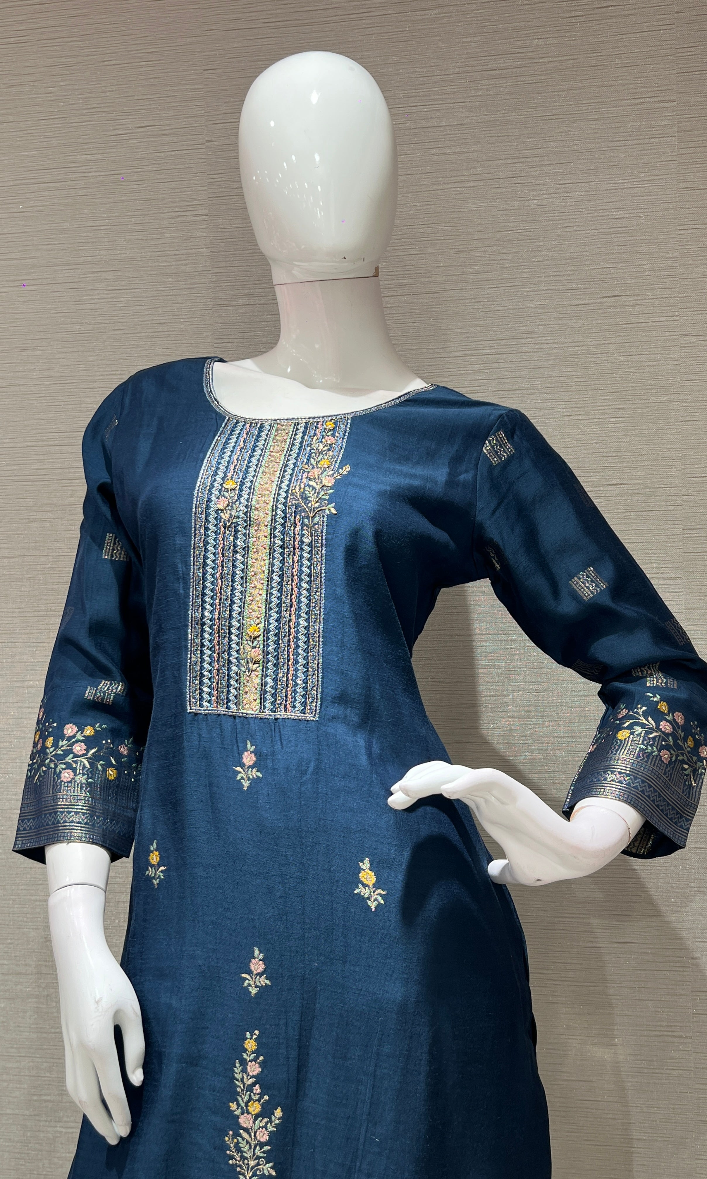 NAVY BLUE EMBROIDERED KURTA SET