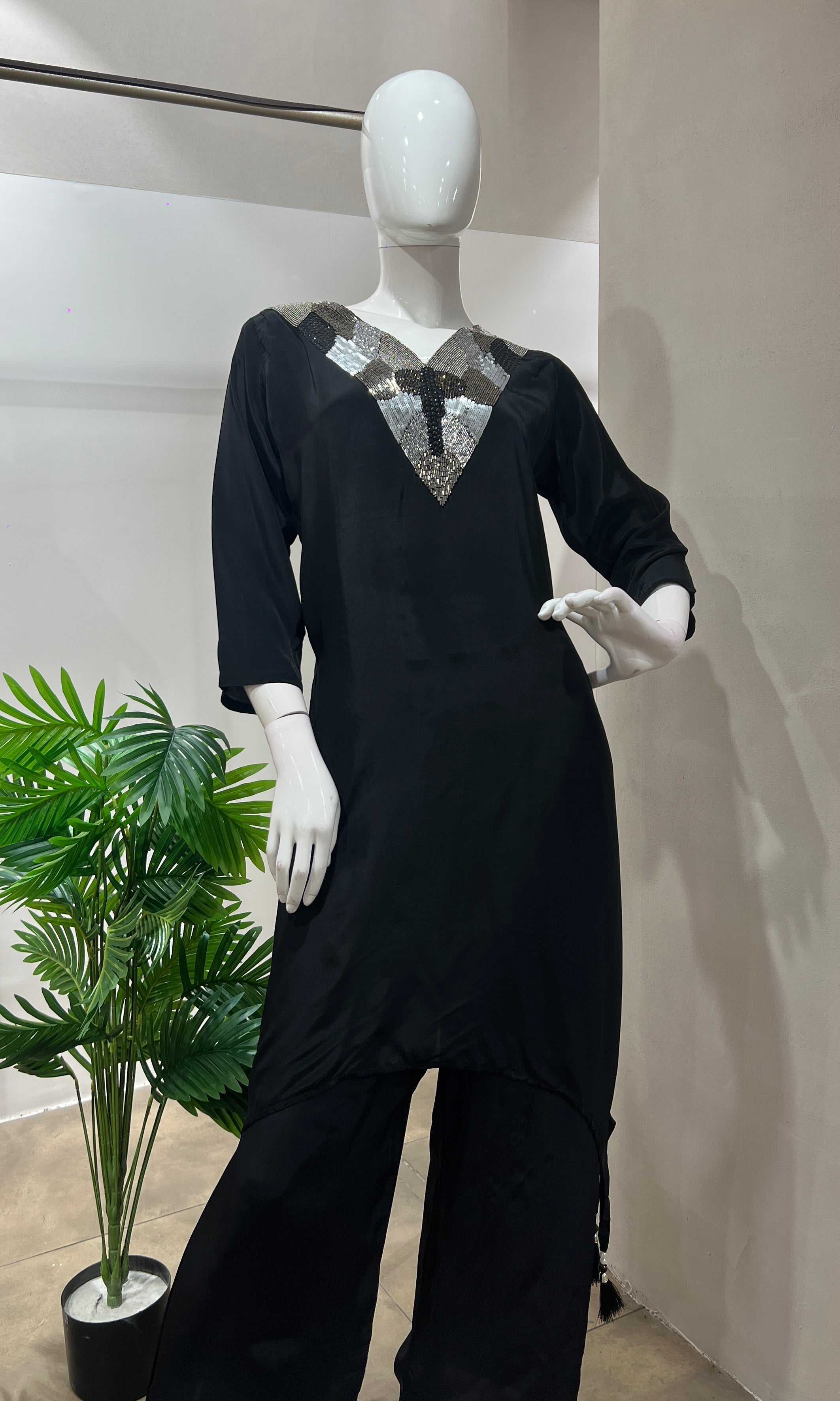BLACK ELEGANT V NECK CORD SET