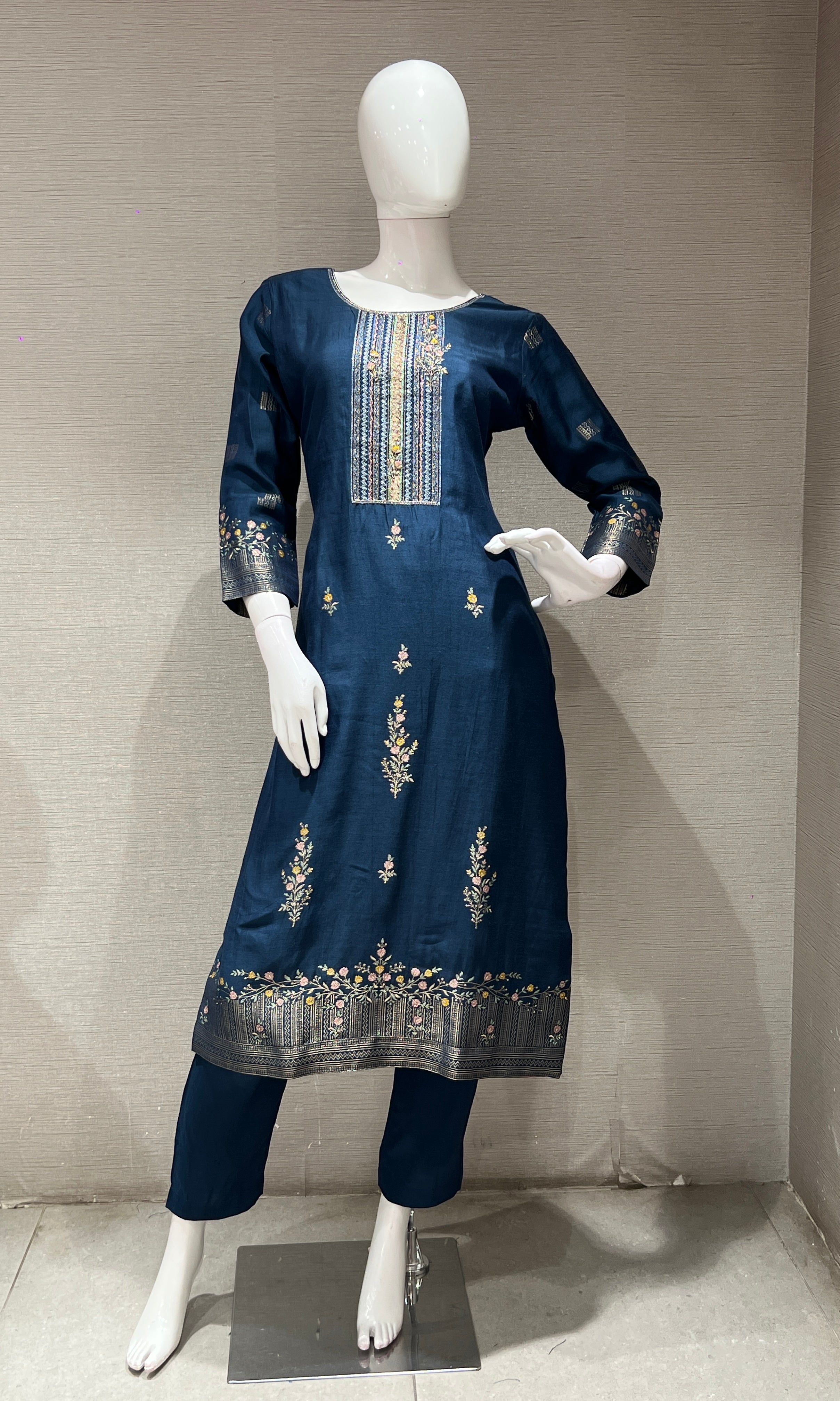 NAVY BLUE EMBROIDERED KURTA SET