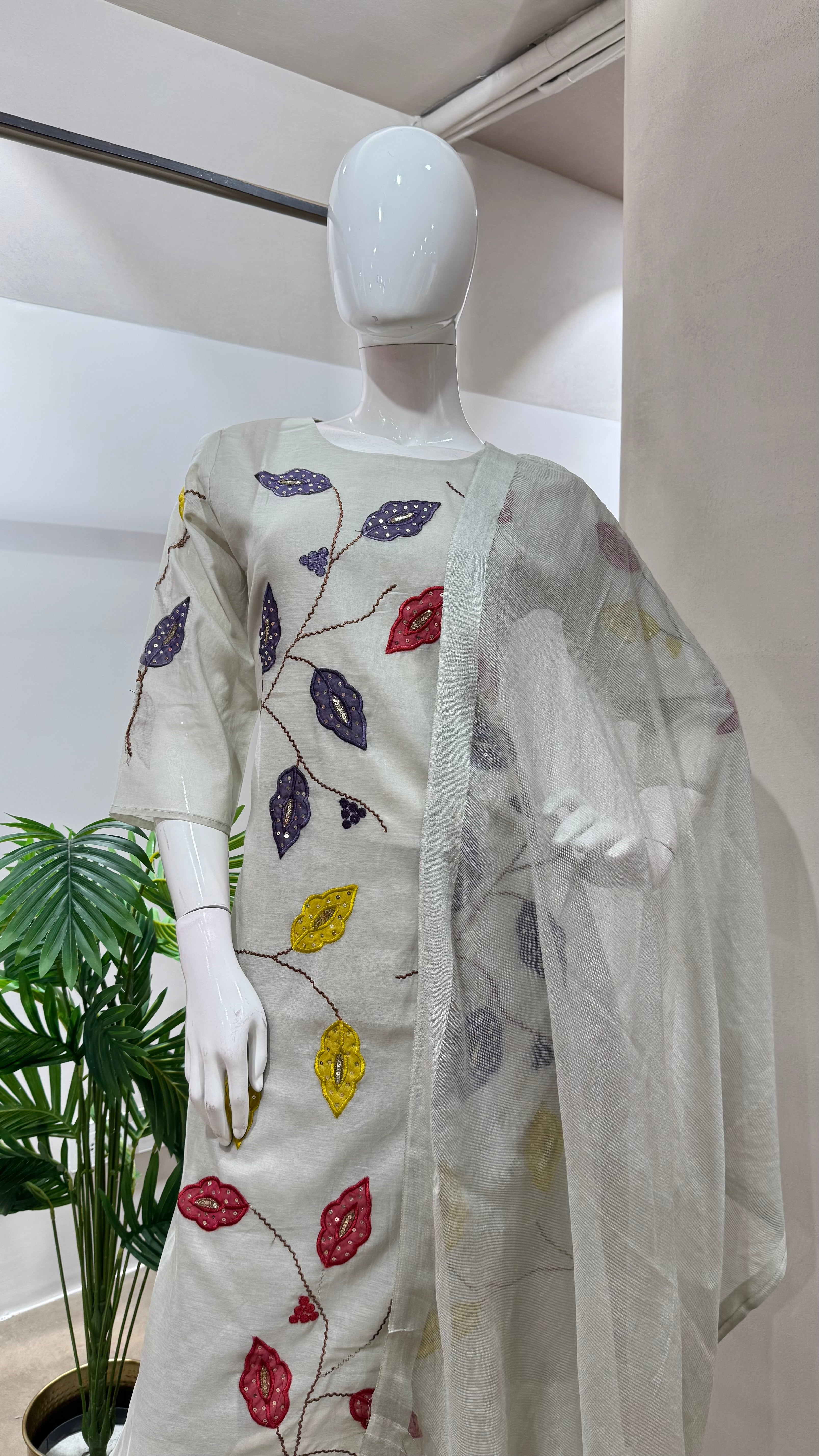 GREY kurta set with leaf embroidery