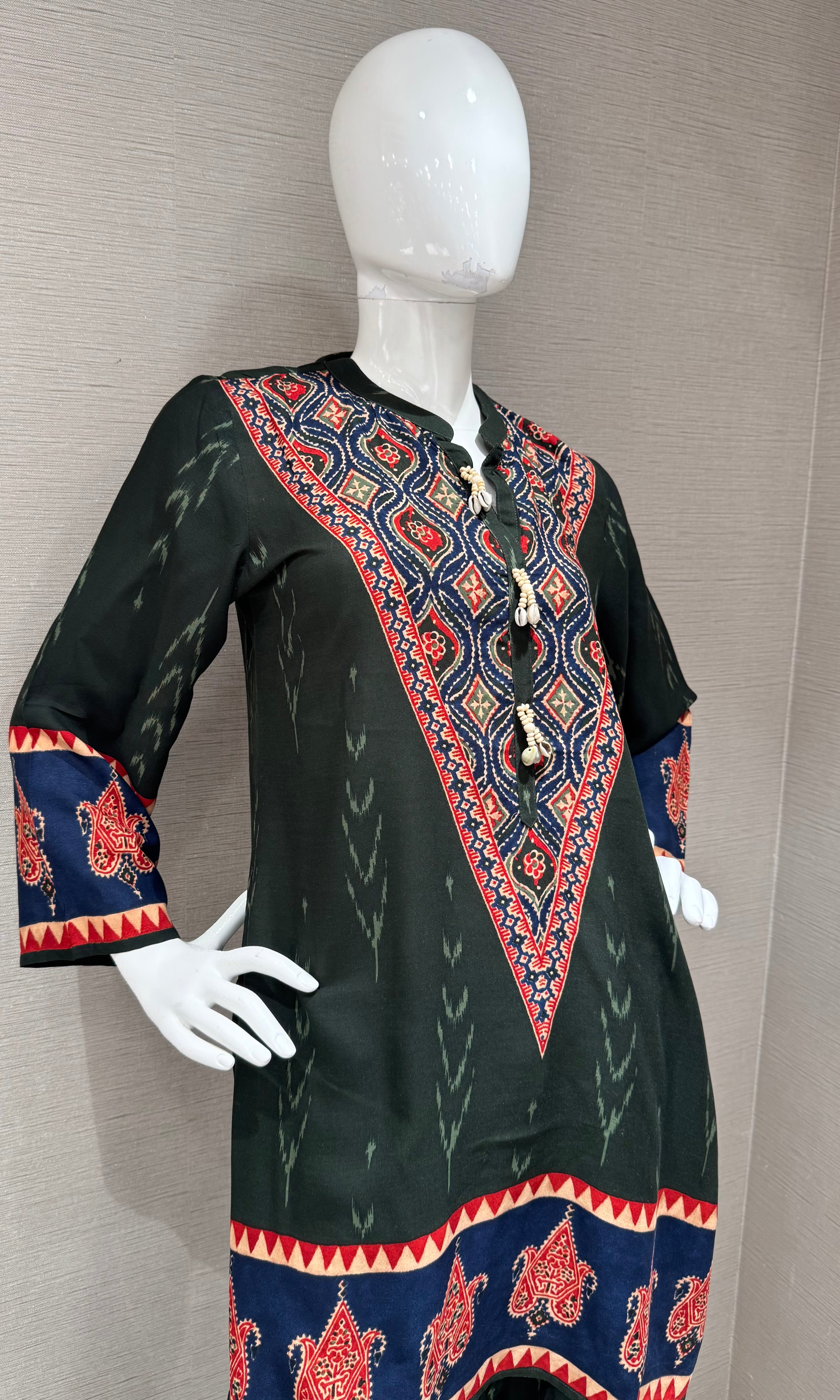 green intricate bordered cord set