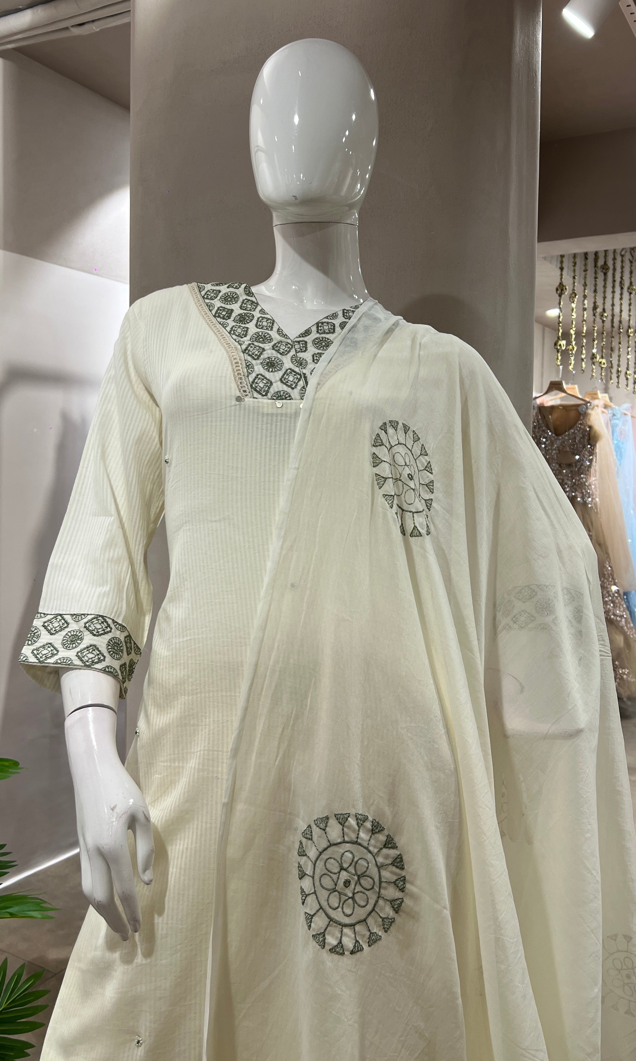 GREEN FLORAL MOTIF KURTA SET