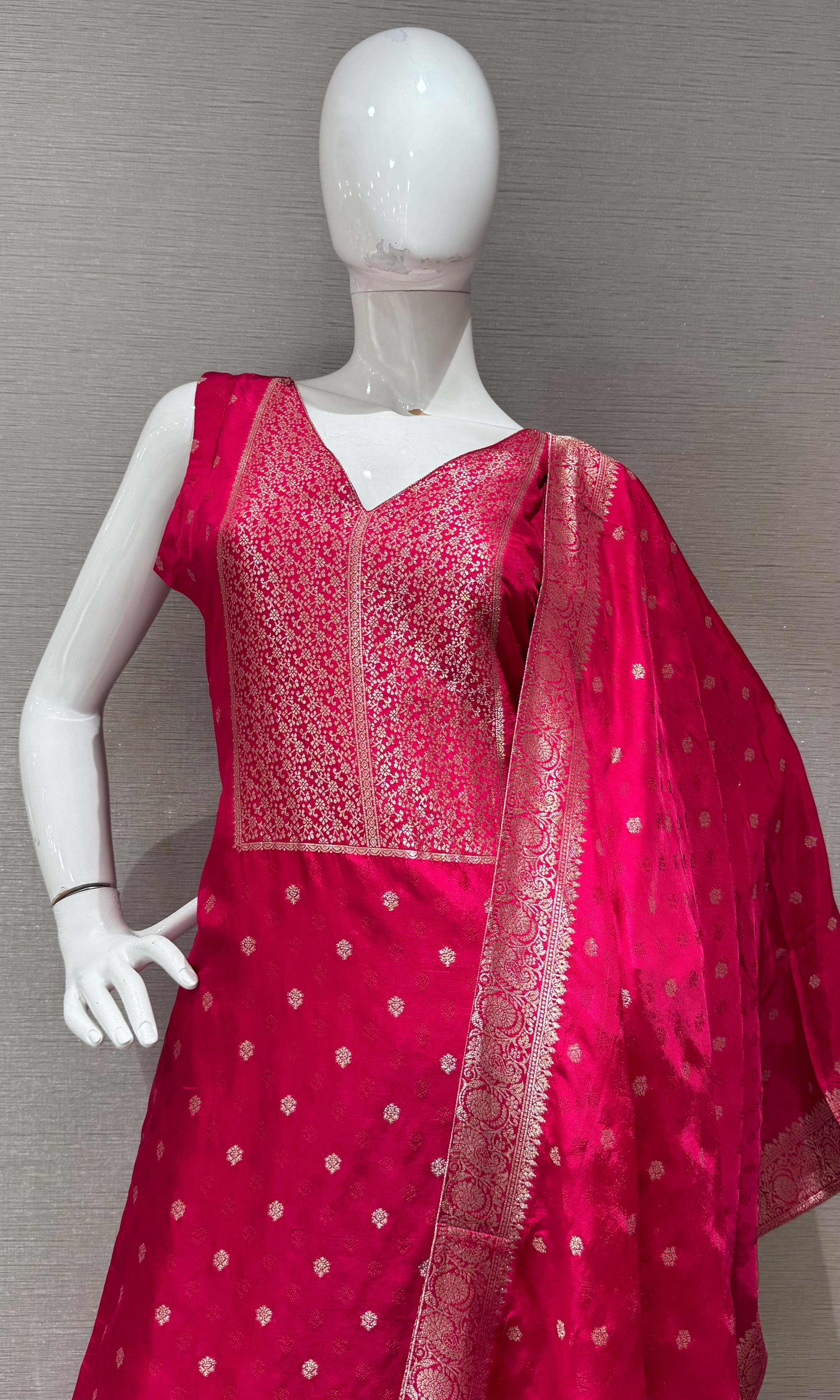 Pink Banarasi silk Kurta set with Golden Border dupatta