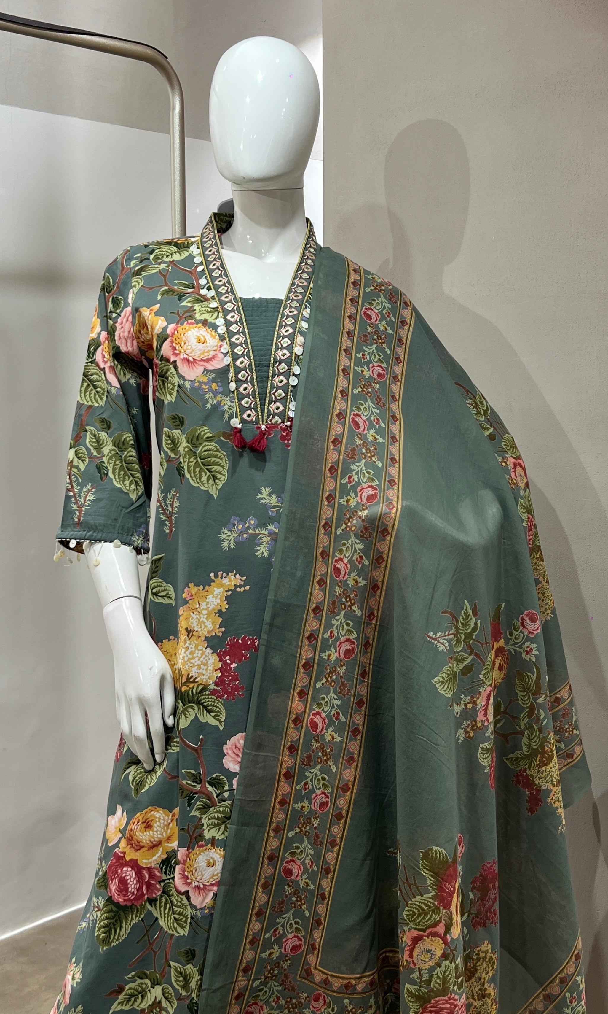 Green ETHNIC FLORAL PRINT kurta set