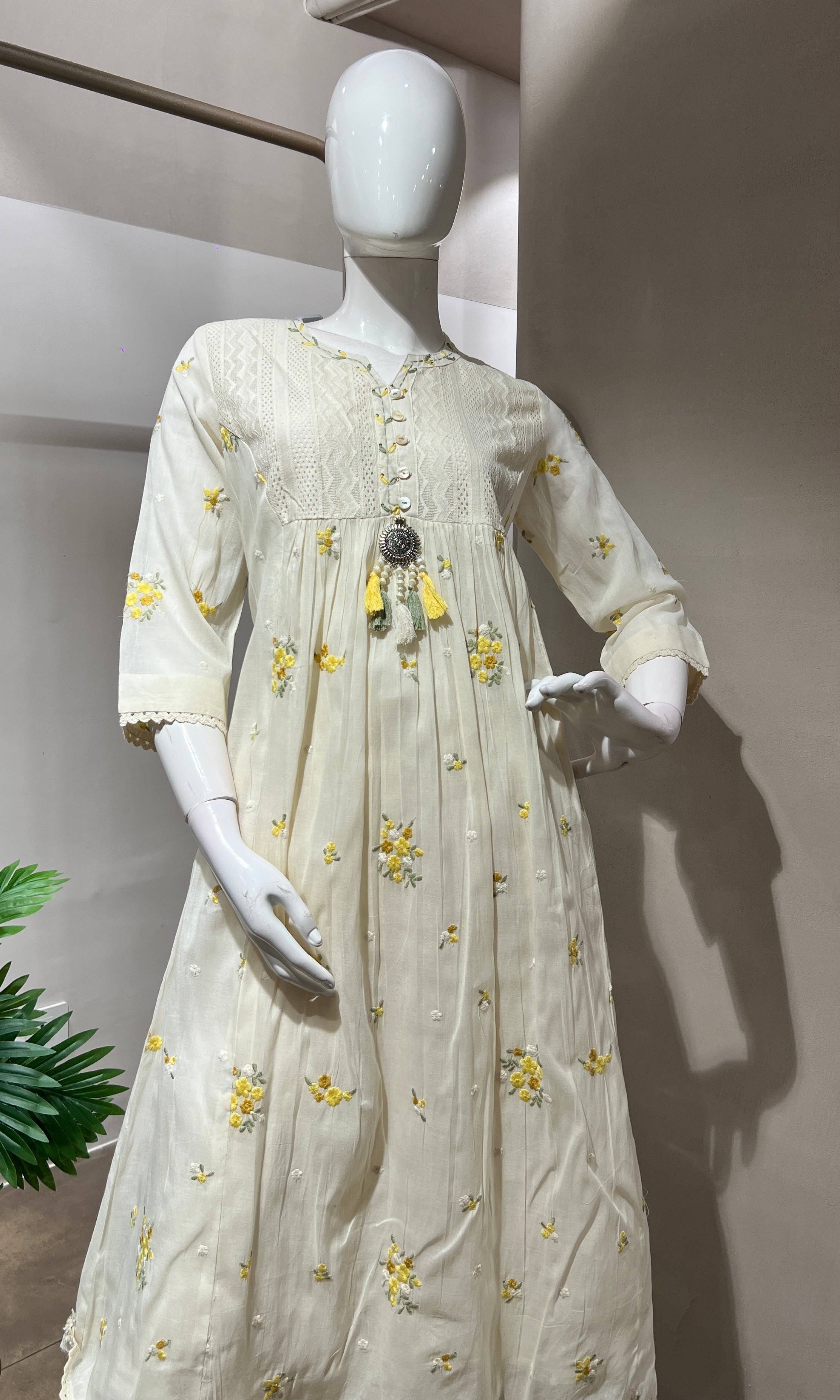 CREAM FLORAL MOTIF KURTA SET
