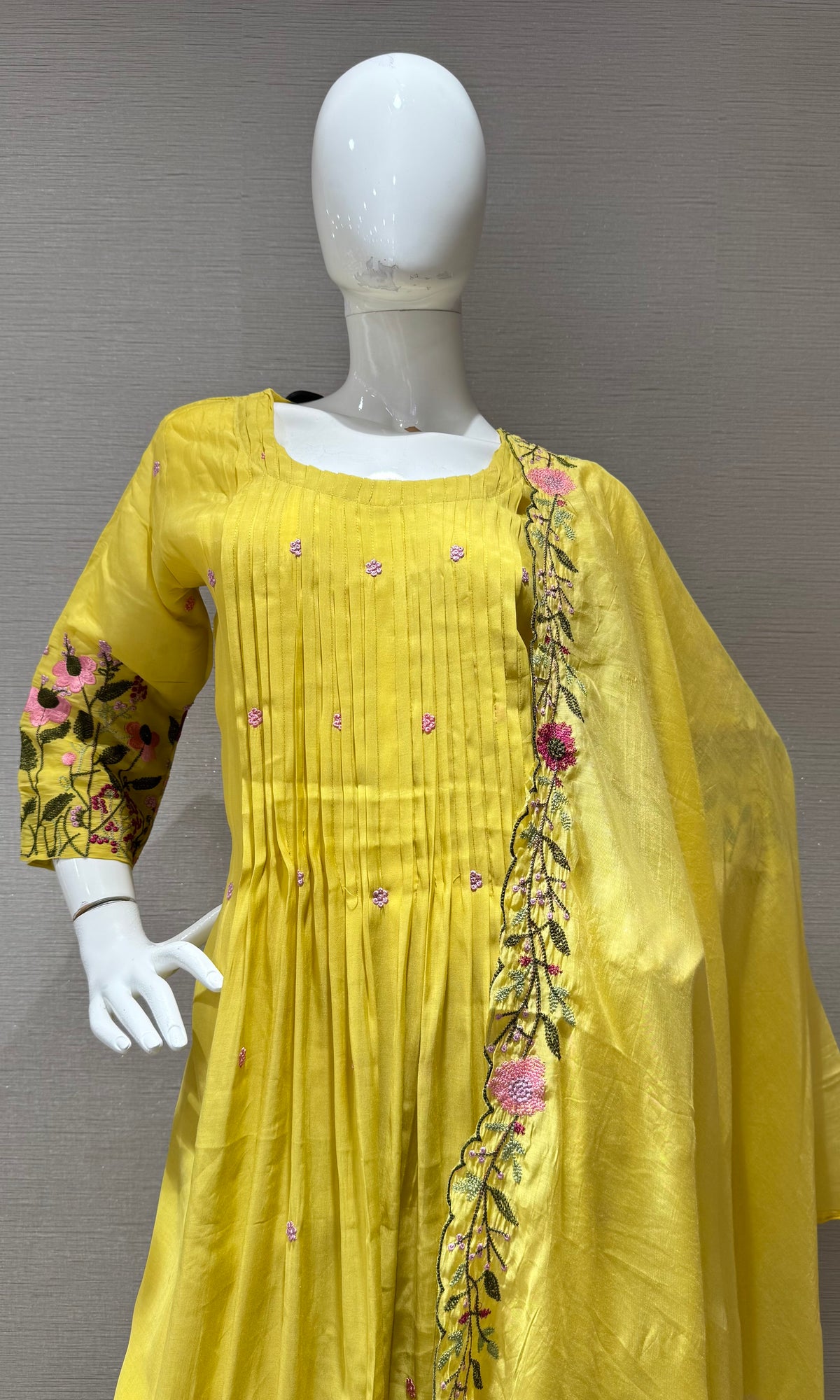 YELLOW mul chanderi floral embroidery kurta set