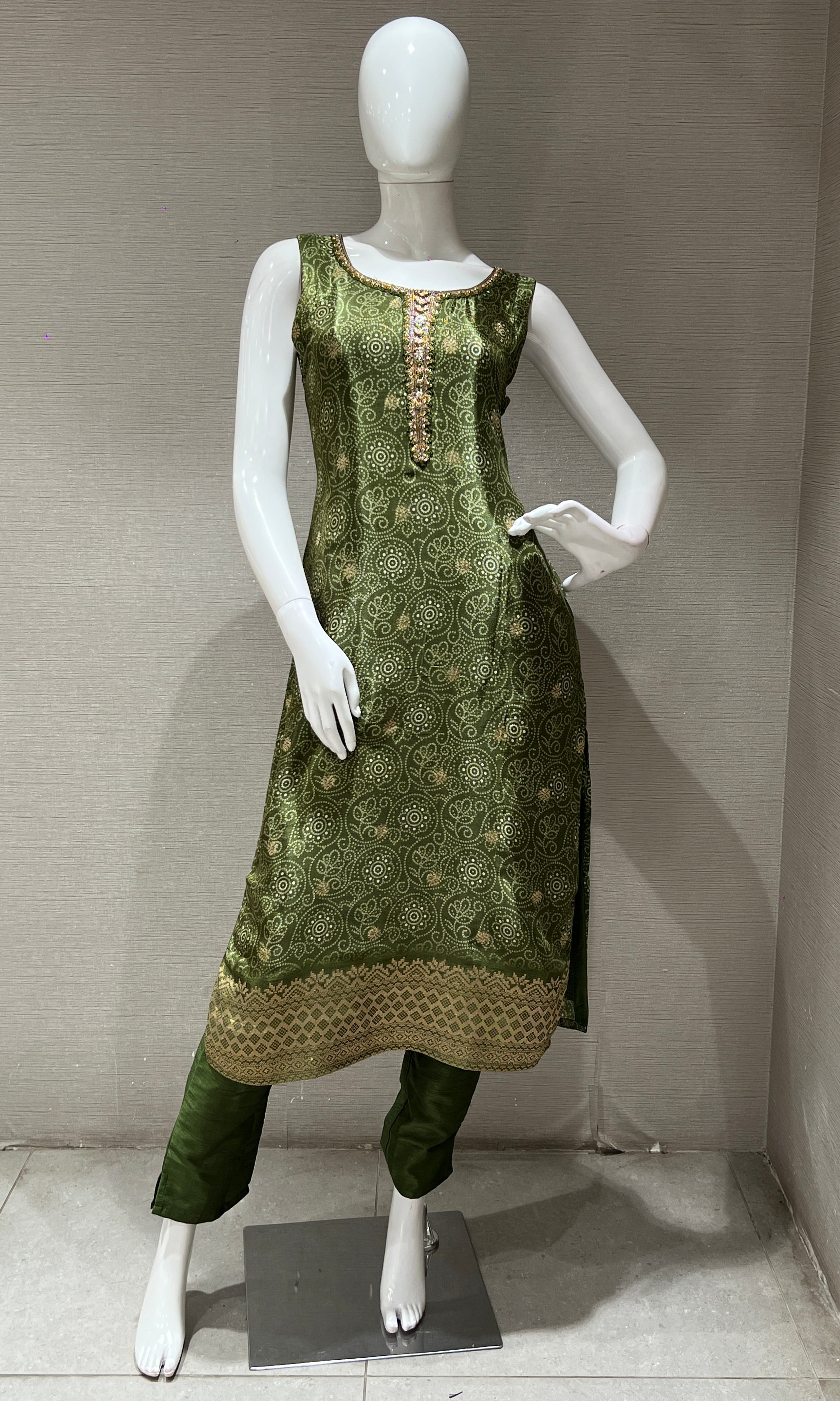 Elegant Green kurta set with Gold Border