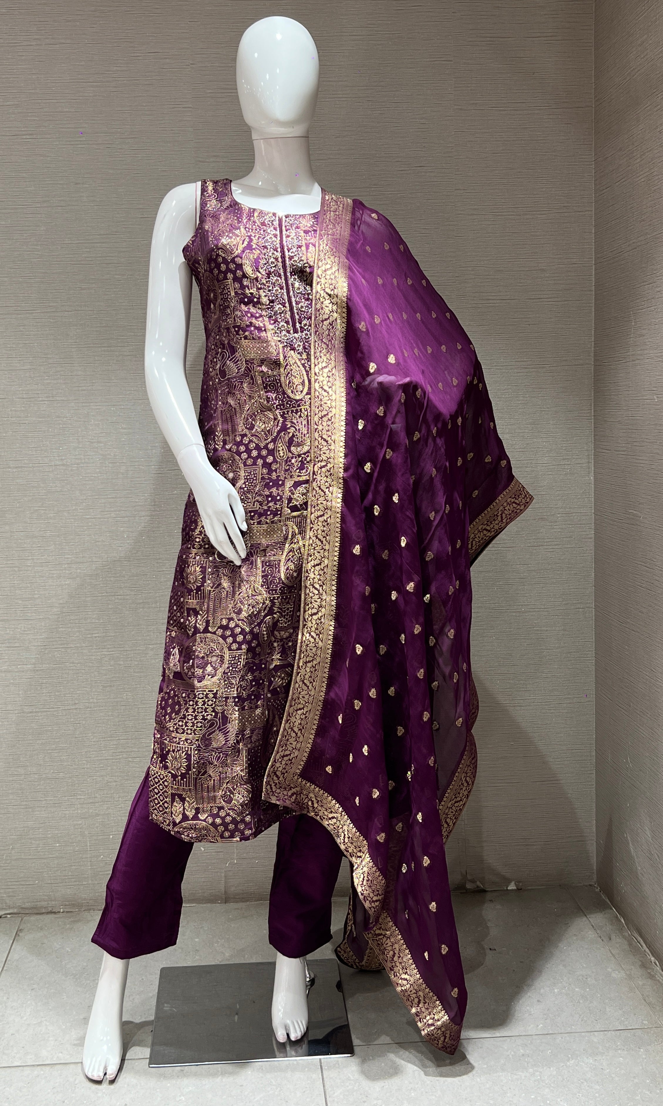 WINE ETHNIC KURTA SET WITH WOVEN DUPATTA