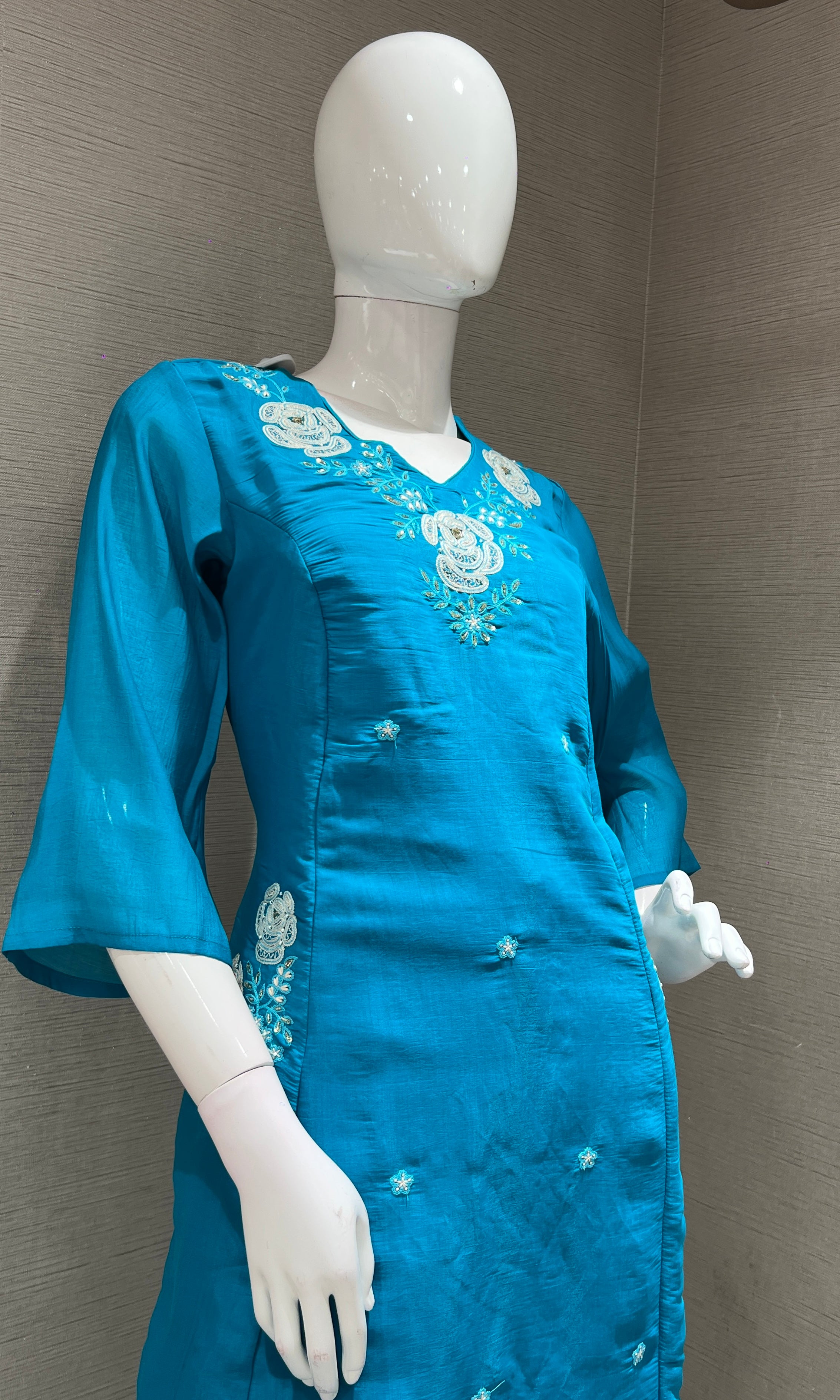 Rama blue floral neckline kurta set