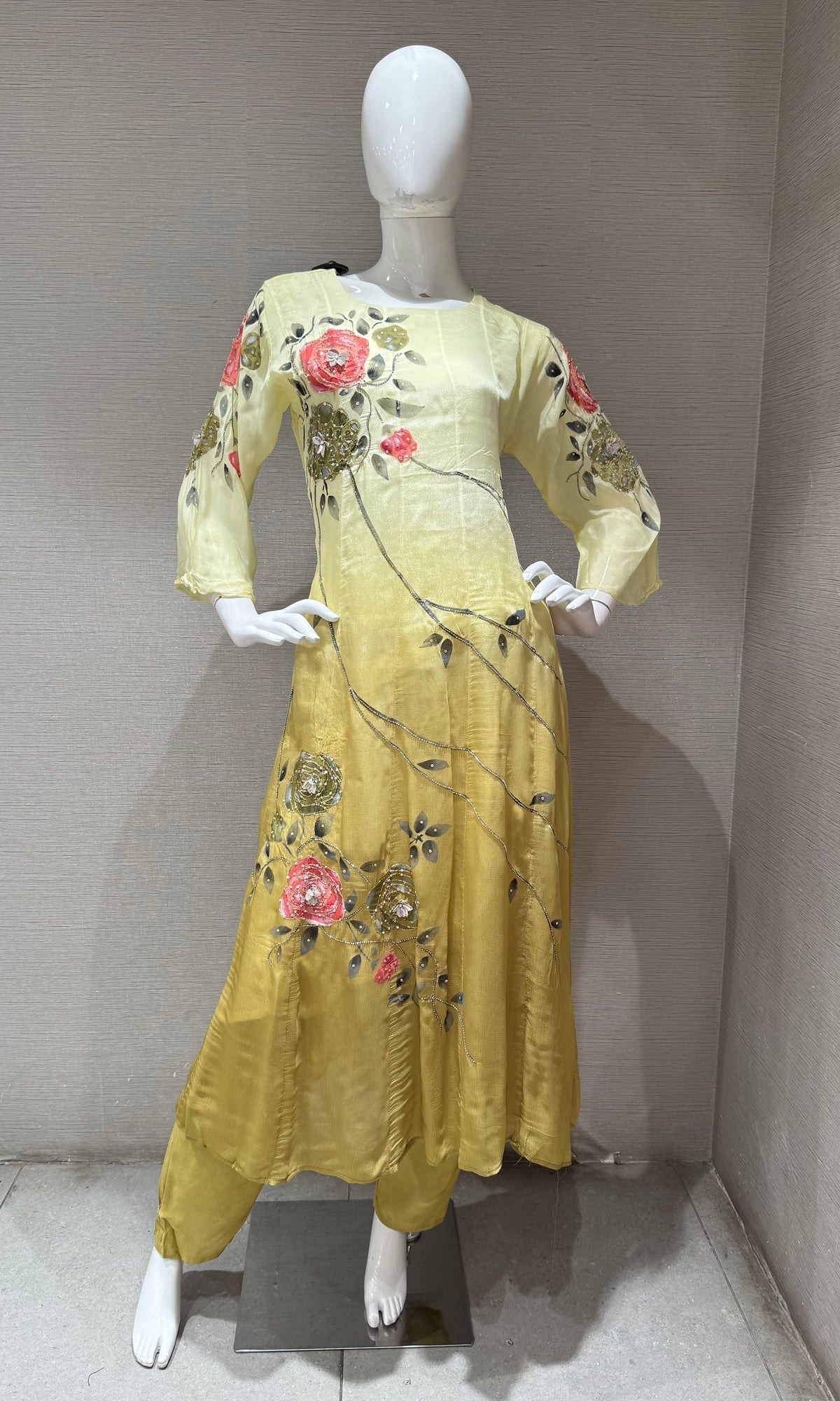 Liril Floral Embroidered Ethnic Kurta set with Dupatta