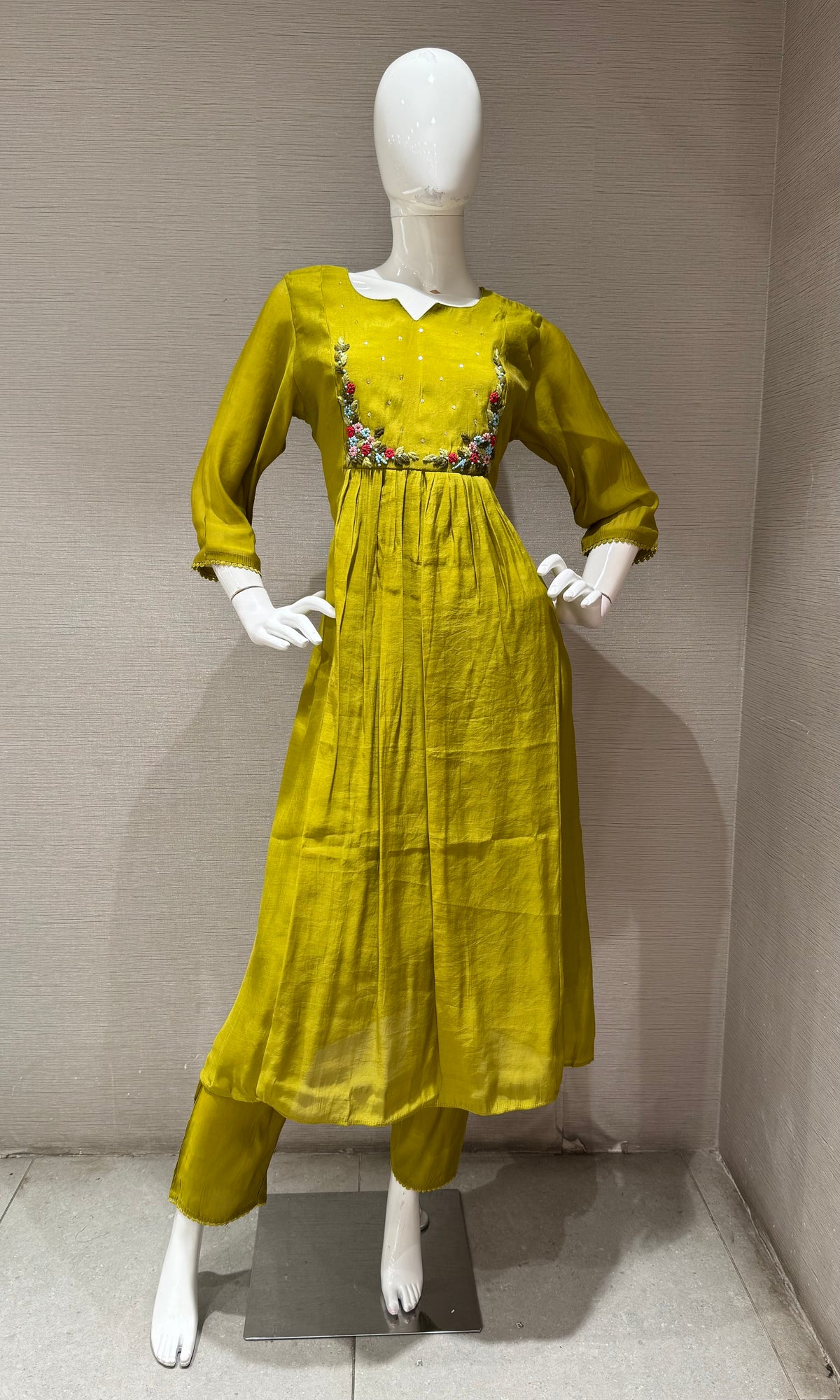 Mehandi green chanderi kurta set with dupatta