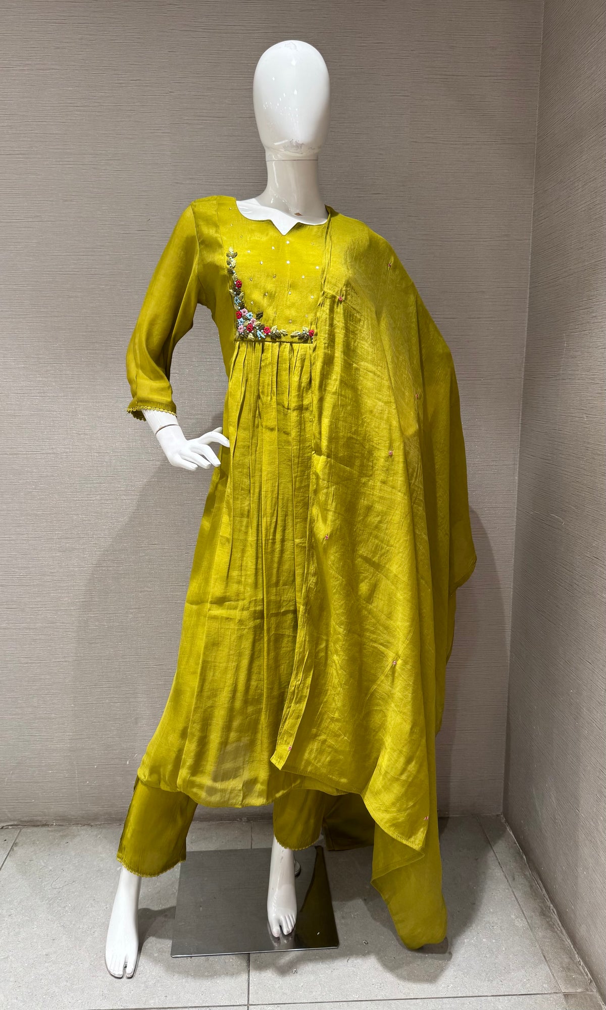 Mehandi green chanderi kurta set with dupatta